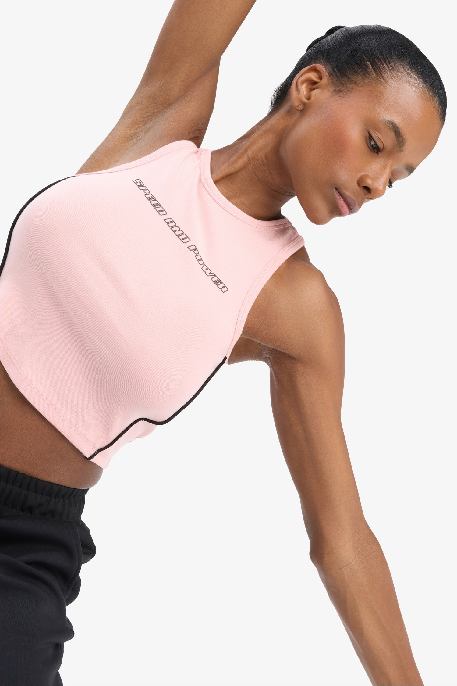 كروب توب رياضي مضلع برقبة مستديرة بطبعة شعار من DeFactoFit