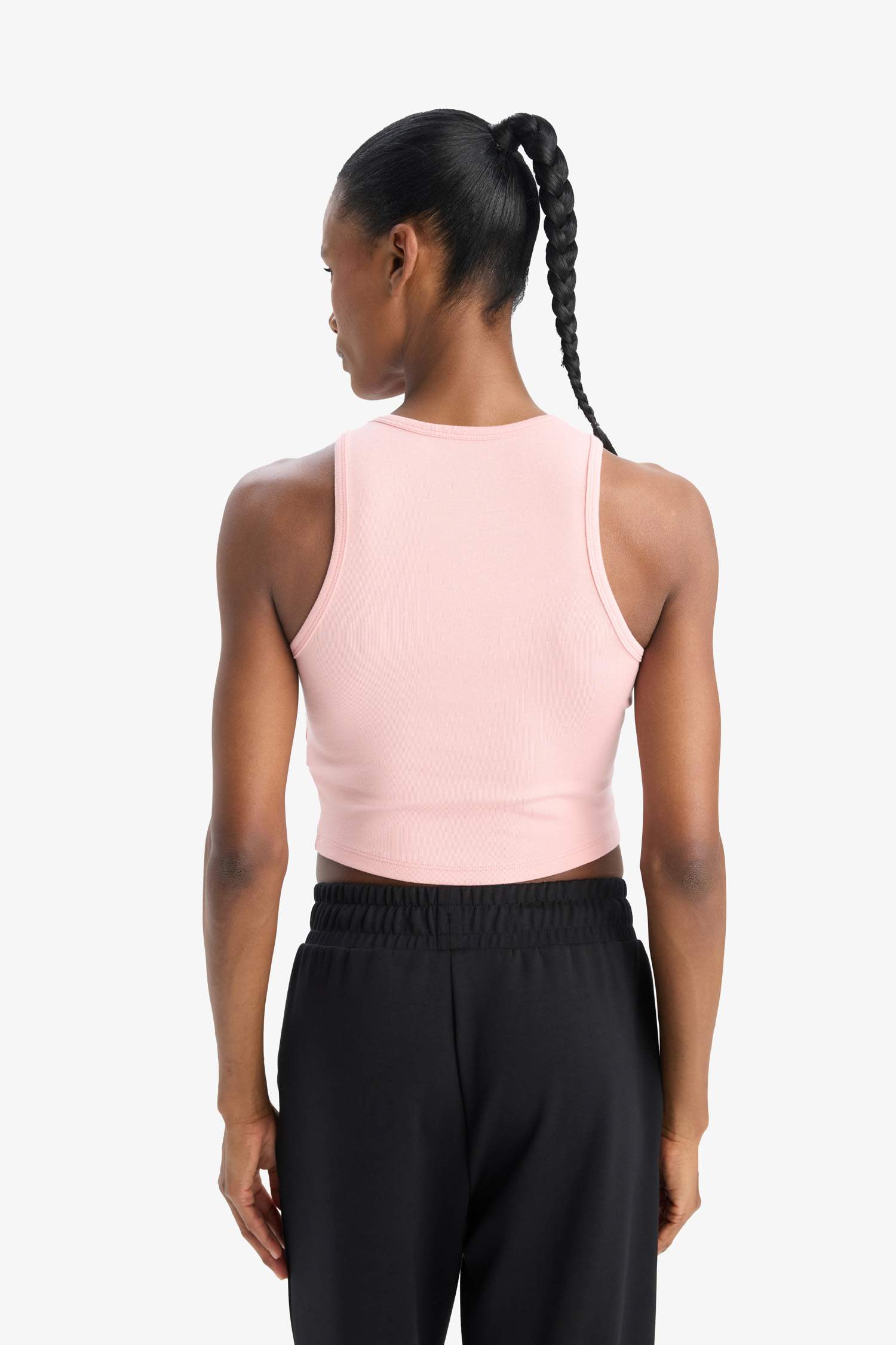 كروب توب رياضي مضلع برقبة مستديرة بطبعة شعار من DeFactoFit