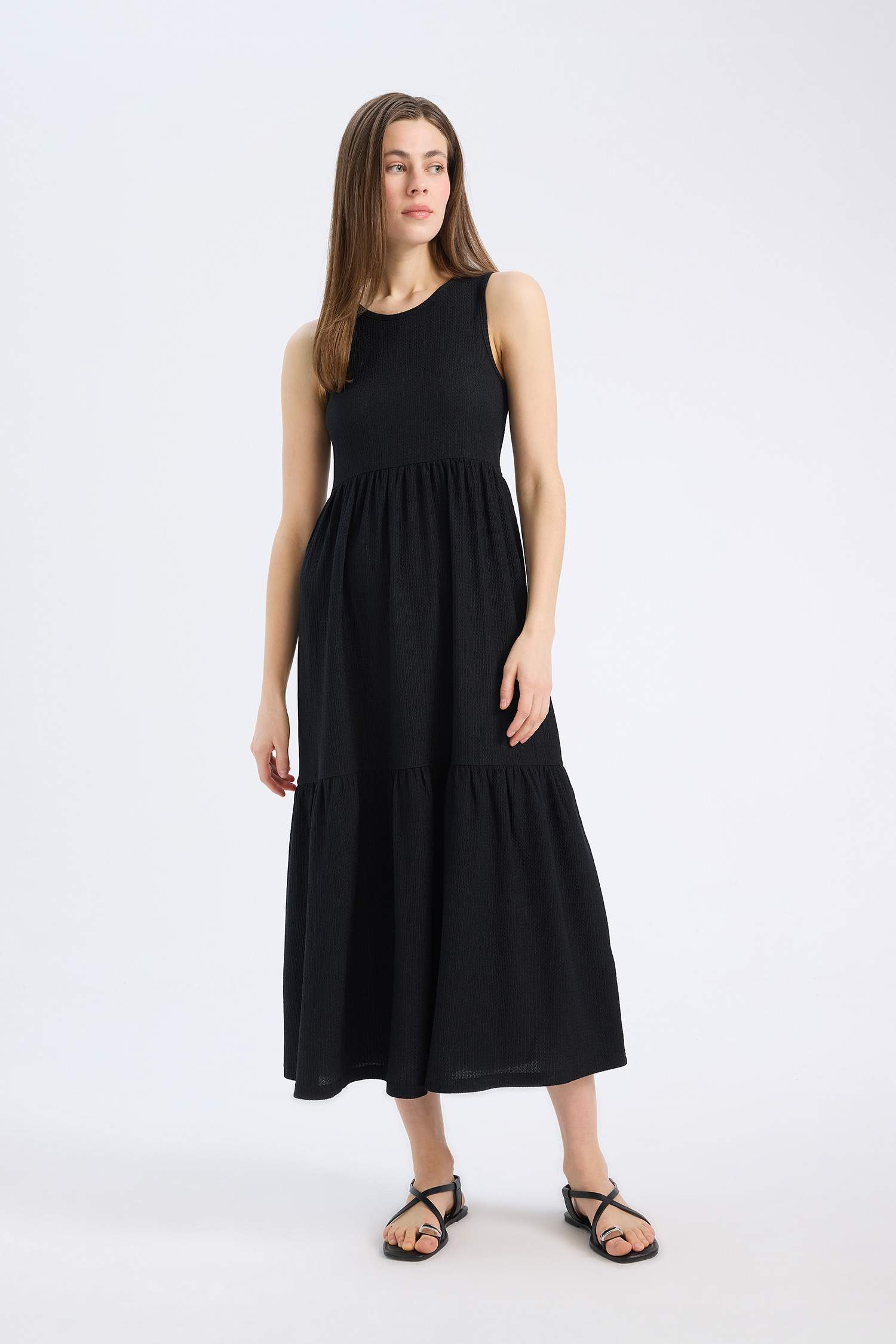 فستان ميدي كت منسوج بياخة مدورة