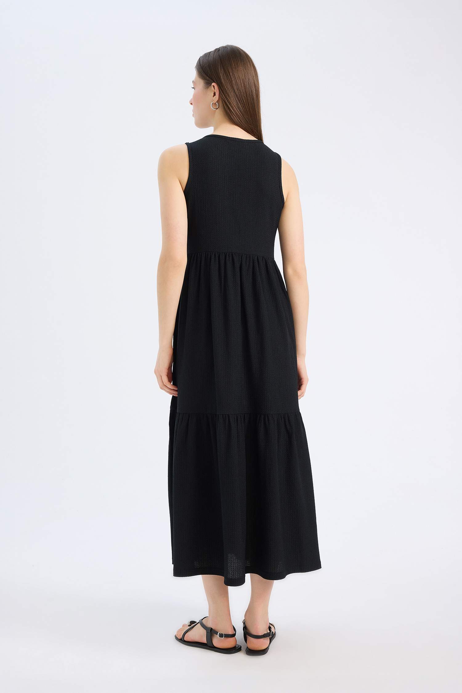 فستان ميدي كت منسوج بياخة مدورة