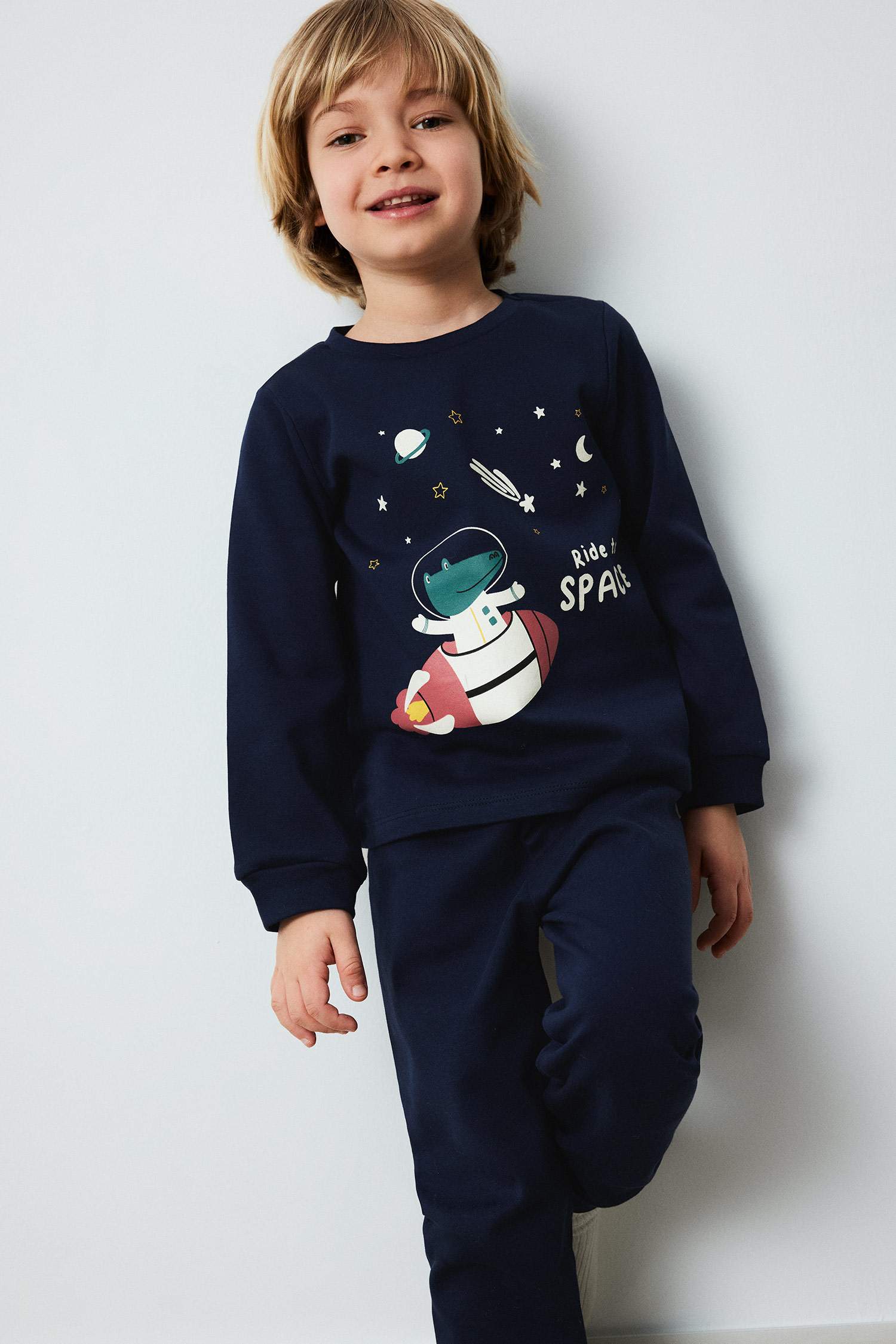 Erkek Bebek Pijama Takımı Uzay Baskılı Uzun Kollu Üst Beli Lastikli Uzun Alt