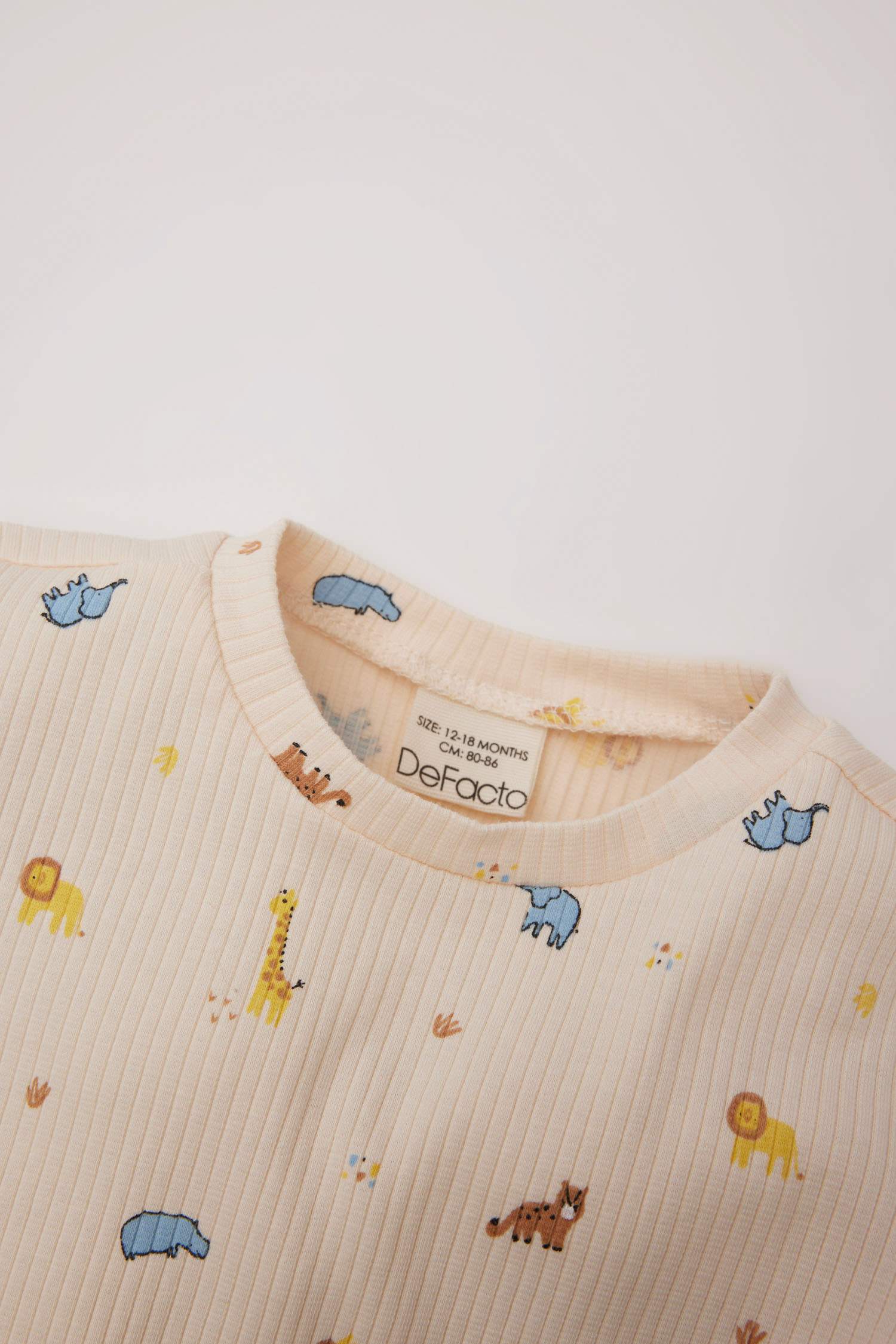 سيت بجامة ولادي مضلع بطبعة سفاري - قطعتين