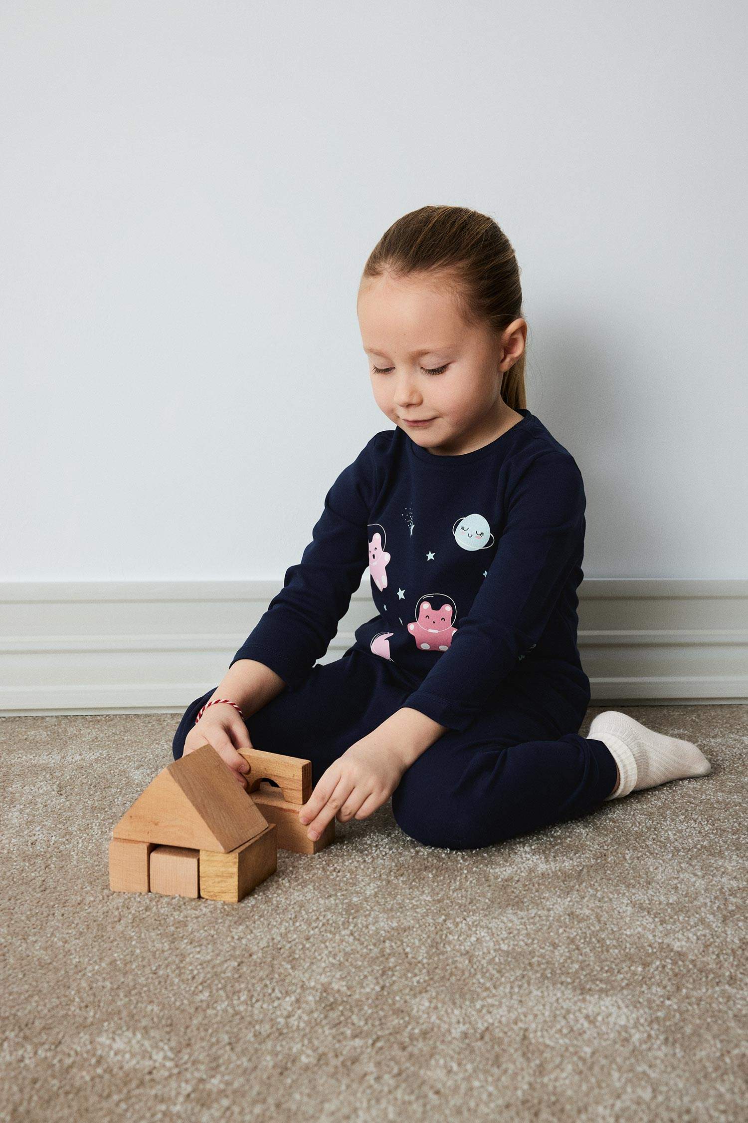 Kız Bebek Pijama Takımı Uzay Baskılı Uzun Kollu Üst Beli Lastikli Uzun Alt