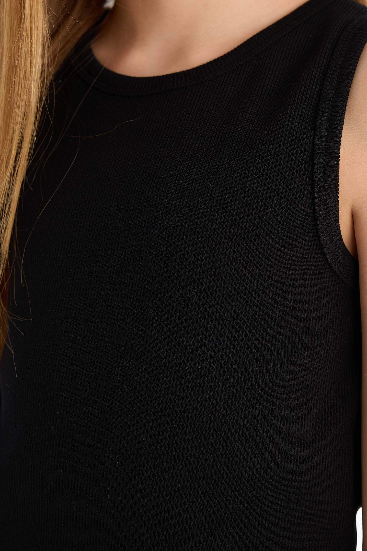 Girl Crew Neck Crop Top