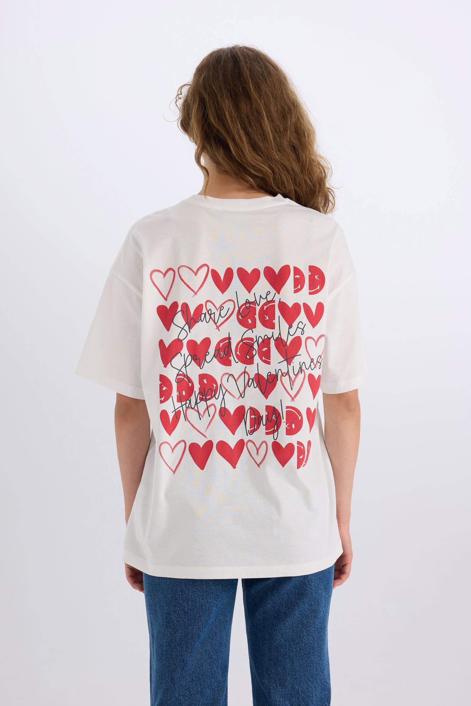 تيشيرت نص ردن اوفر سايز بياخة مستديرة وطبعة من الخلف من سمايلي