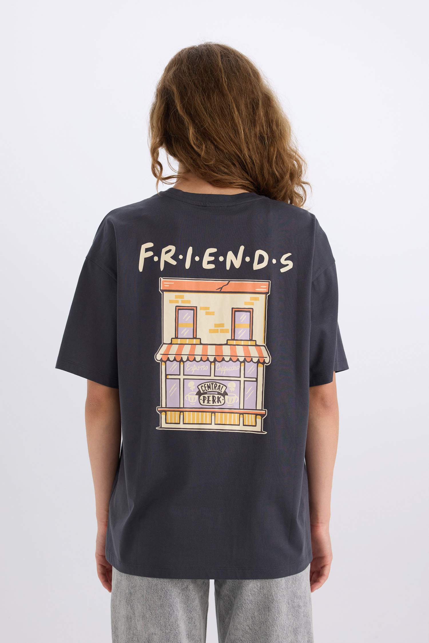 تيشيرت اوفر سايز بياخة مستديرة بطبعة خلف من فرندز