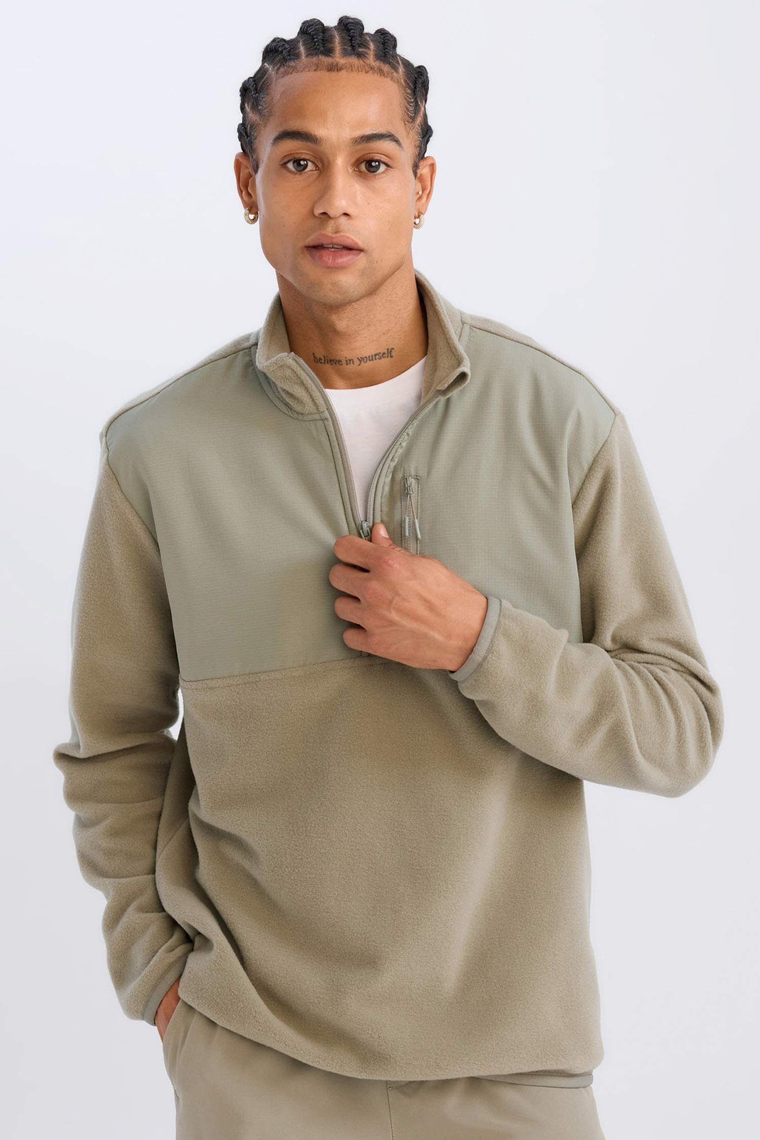 سويت شيرت رياضي قصة عادية من DeFactoFit