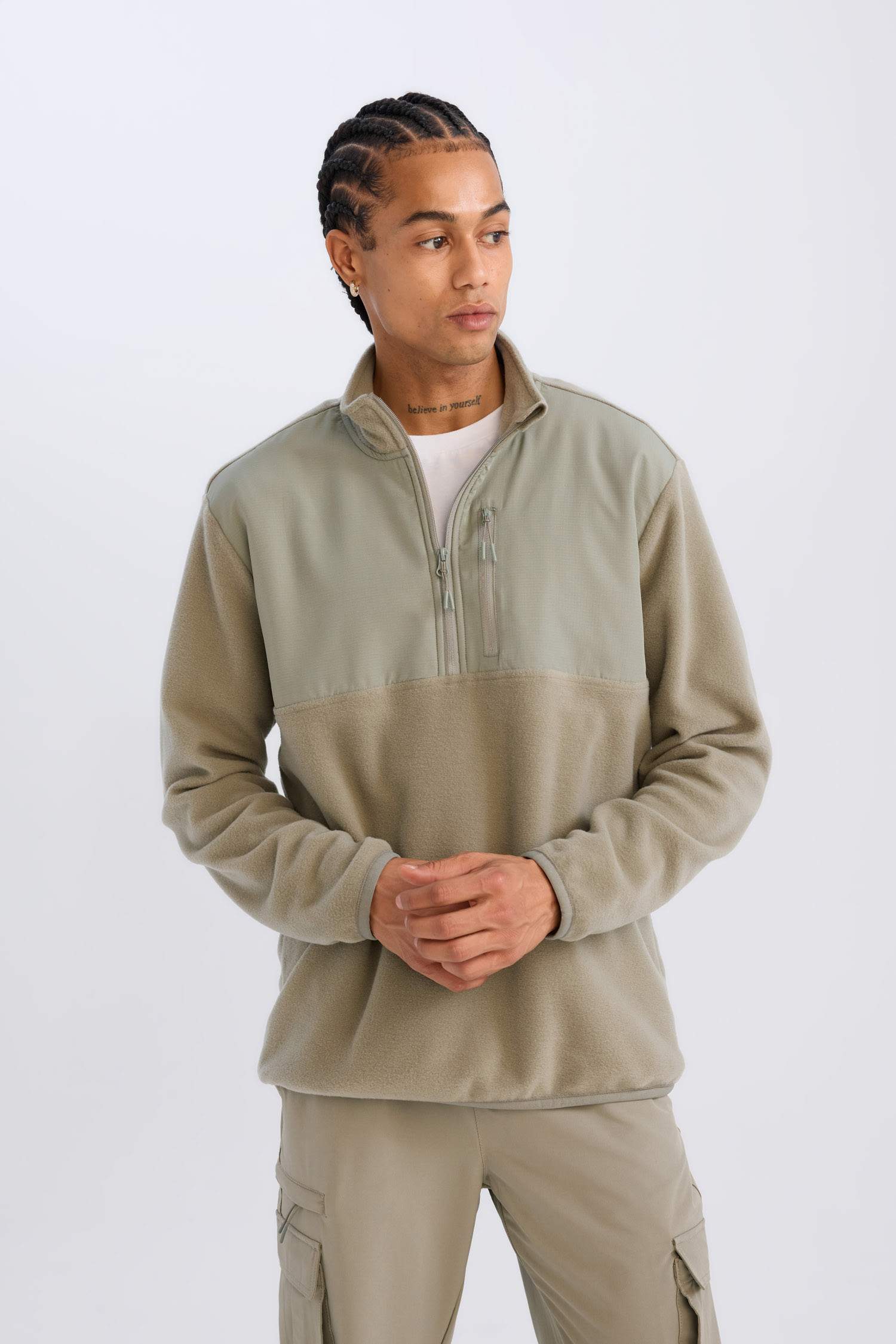 سويت شيرت رياضي قصة عادية من DeFactoFit