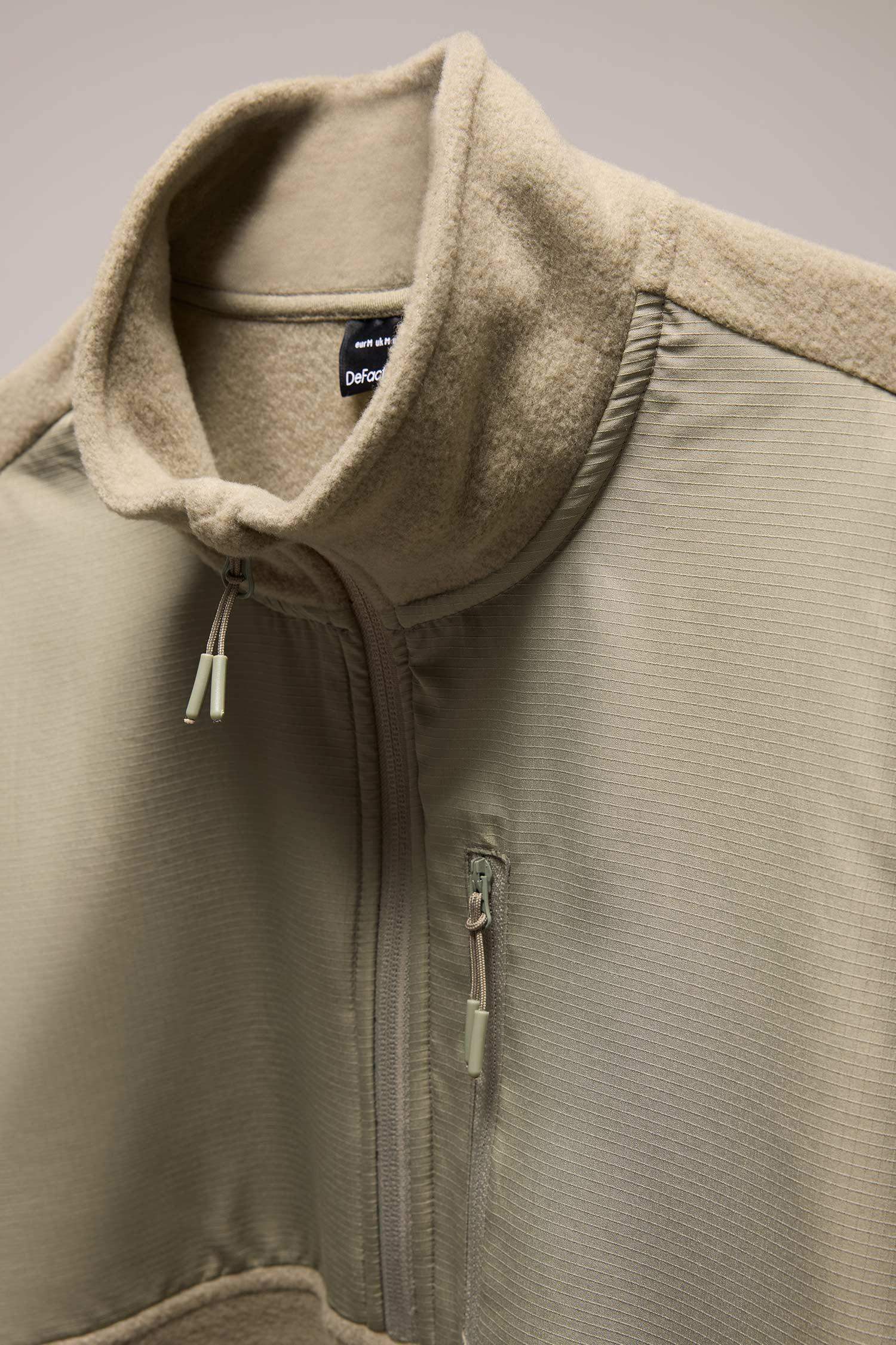 سويت شيرت رياضي قصة عادية من DeFactoFit