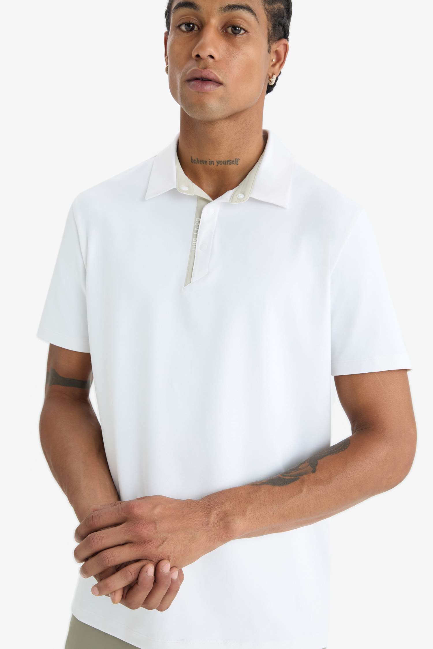 Esnek Kumaş Standart Fit Polo Yaka Sporcu Kısa Kollu Tişört