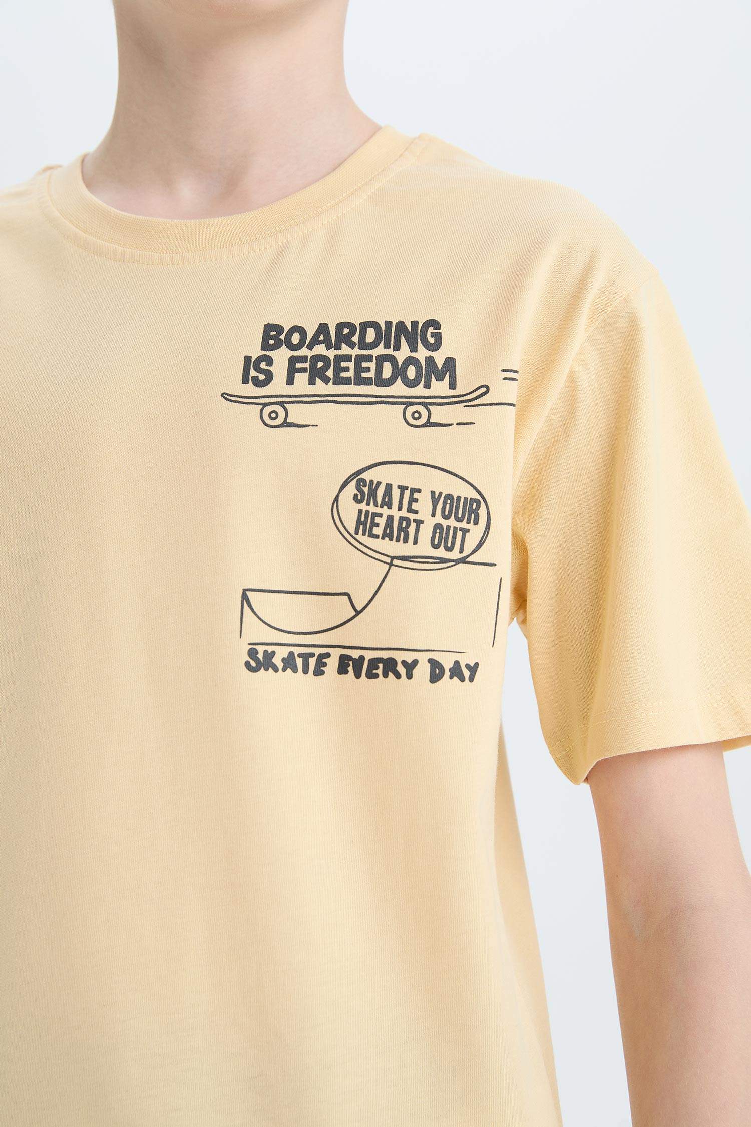 Erkek Çocuk Bisiklet Yaka Baskılı Kısa Kollu Tişört