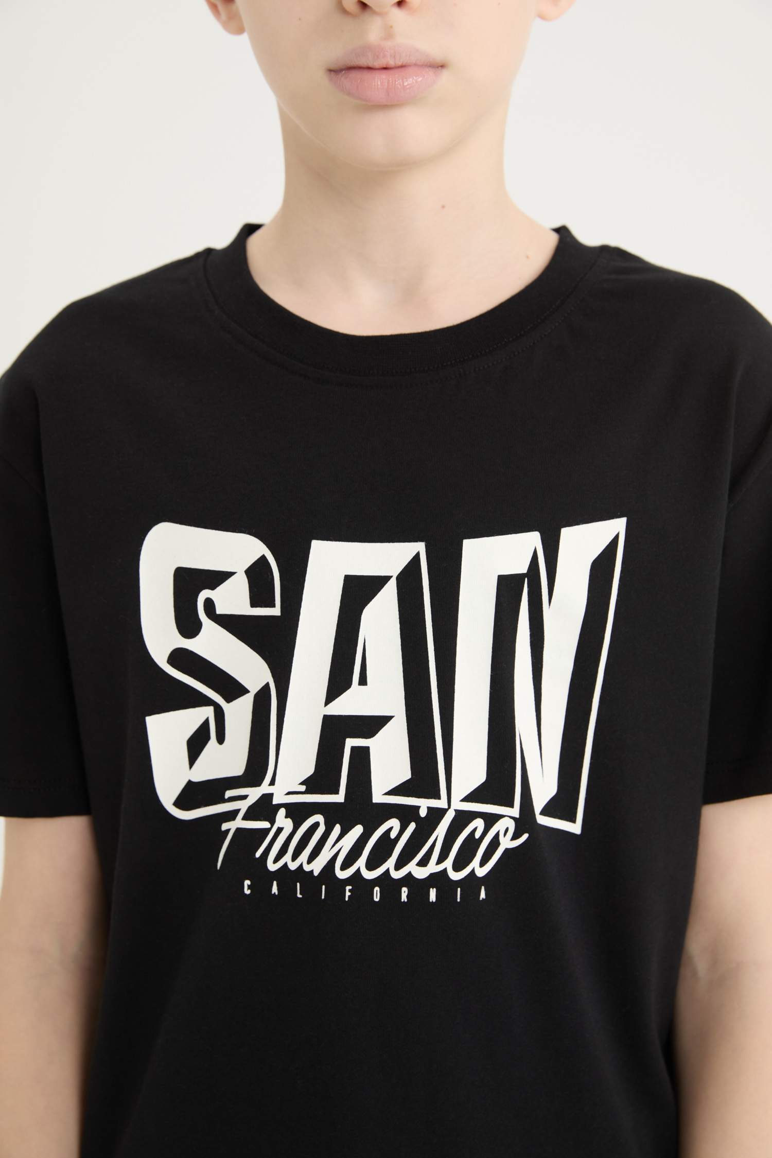 Базовая футболка с круглым вырезом и принтом для мальчиков