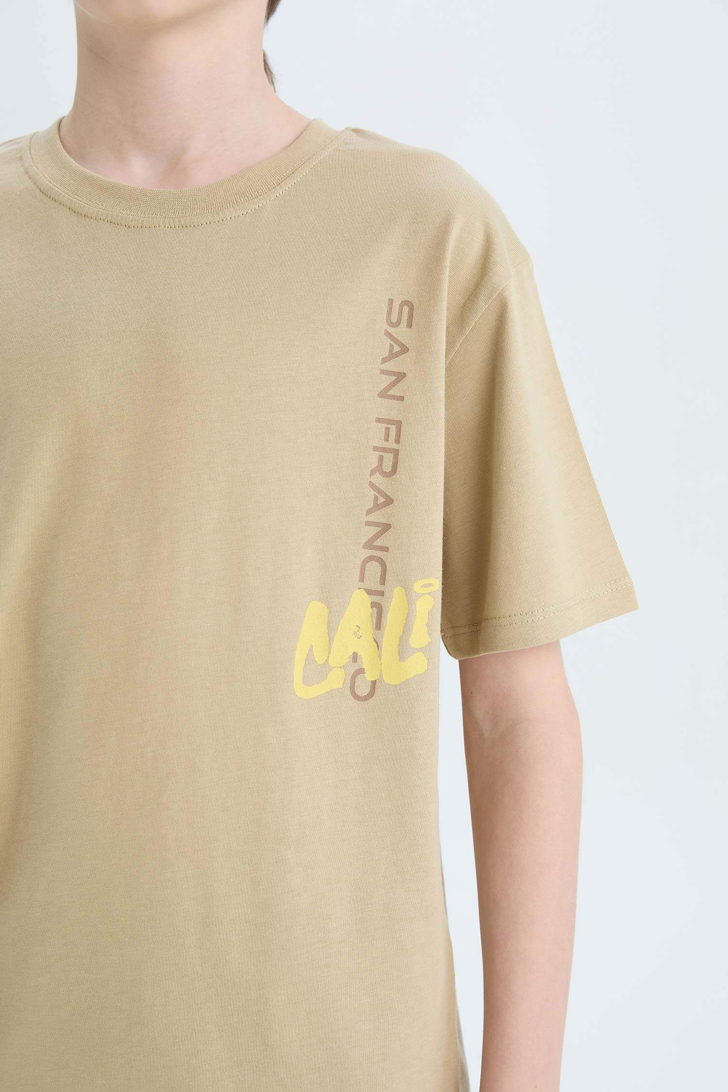 T-shirt avec imprimé au dos à col rond et manches courtes pour garçon