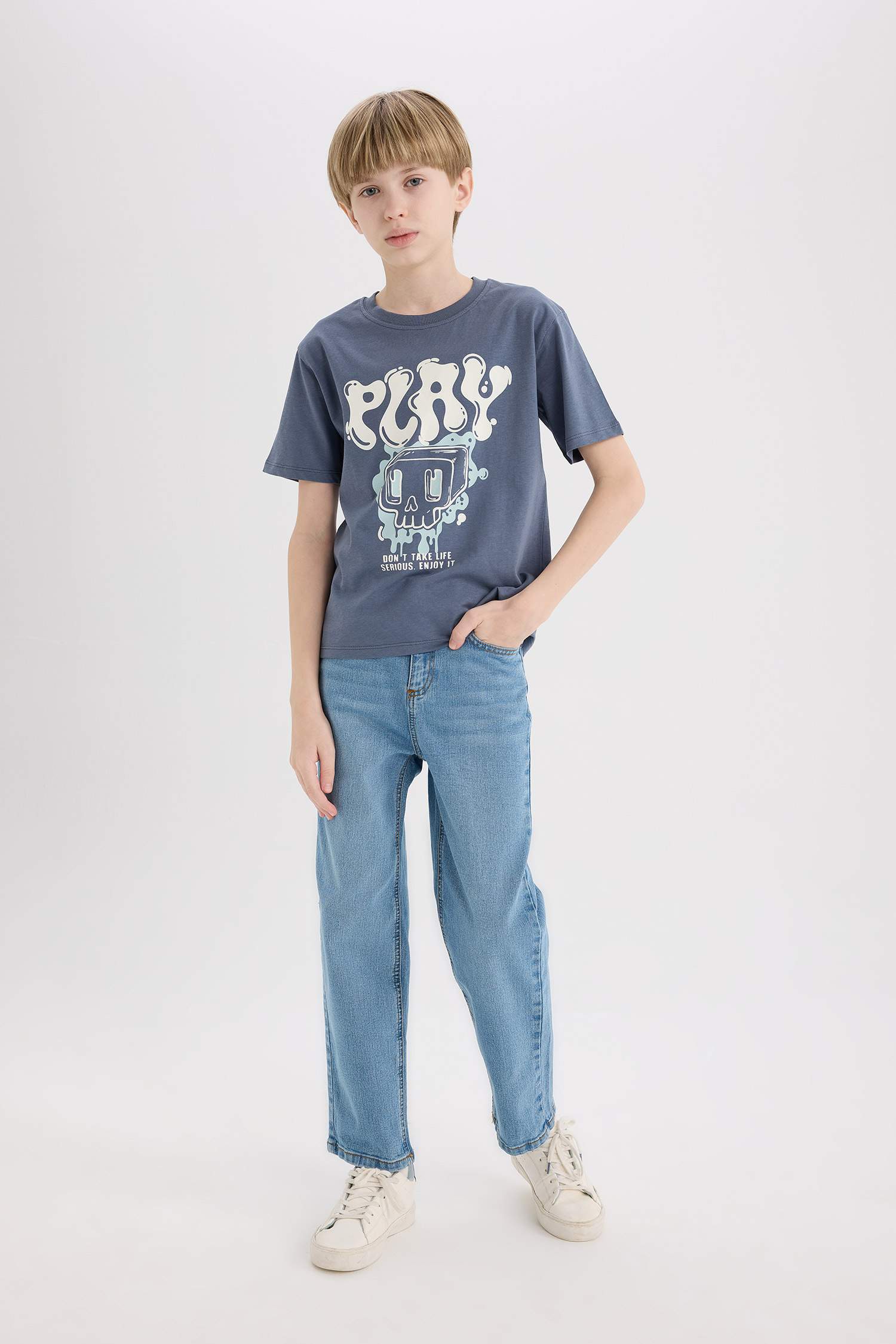 تيشيرت نص كم مطبوع قصة عادية برقبة مستديرة