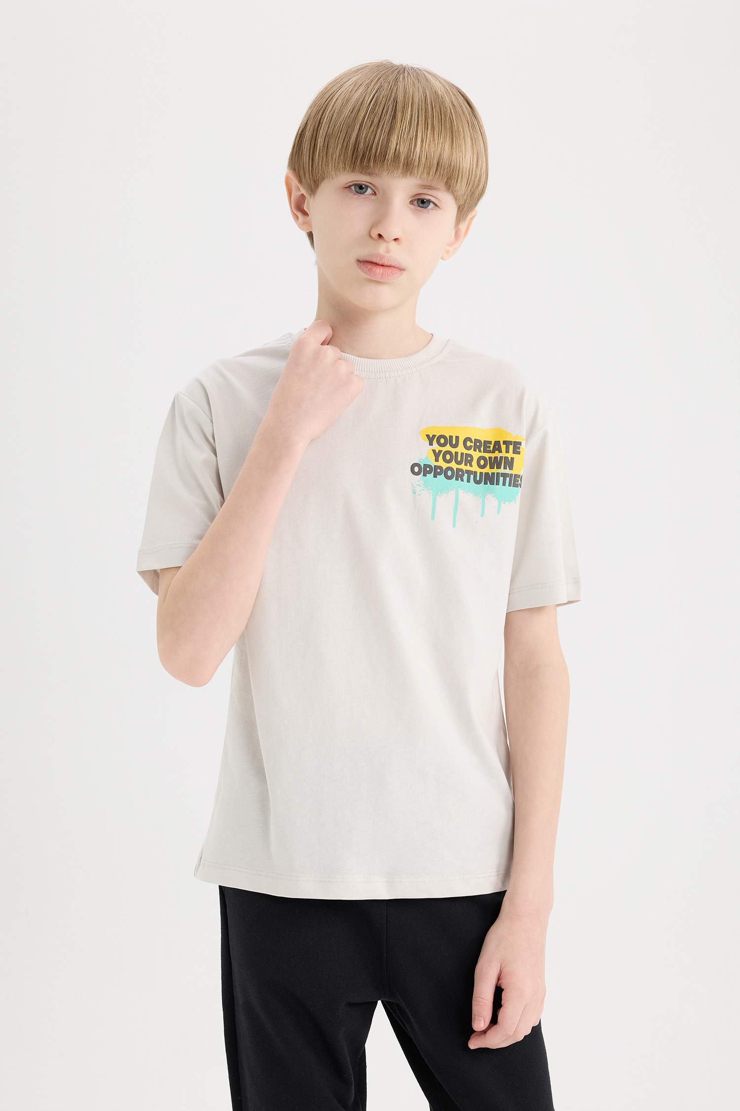 تيشيرت نص ردن مطبوع قصة عادية بياخة مستديرة