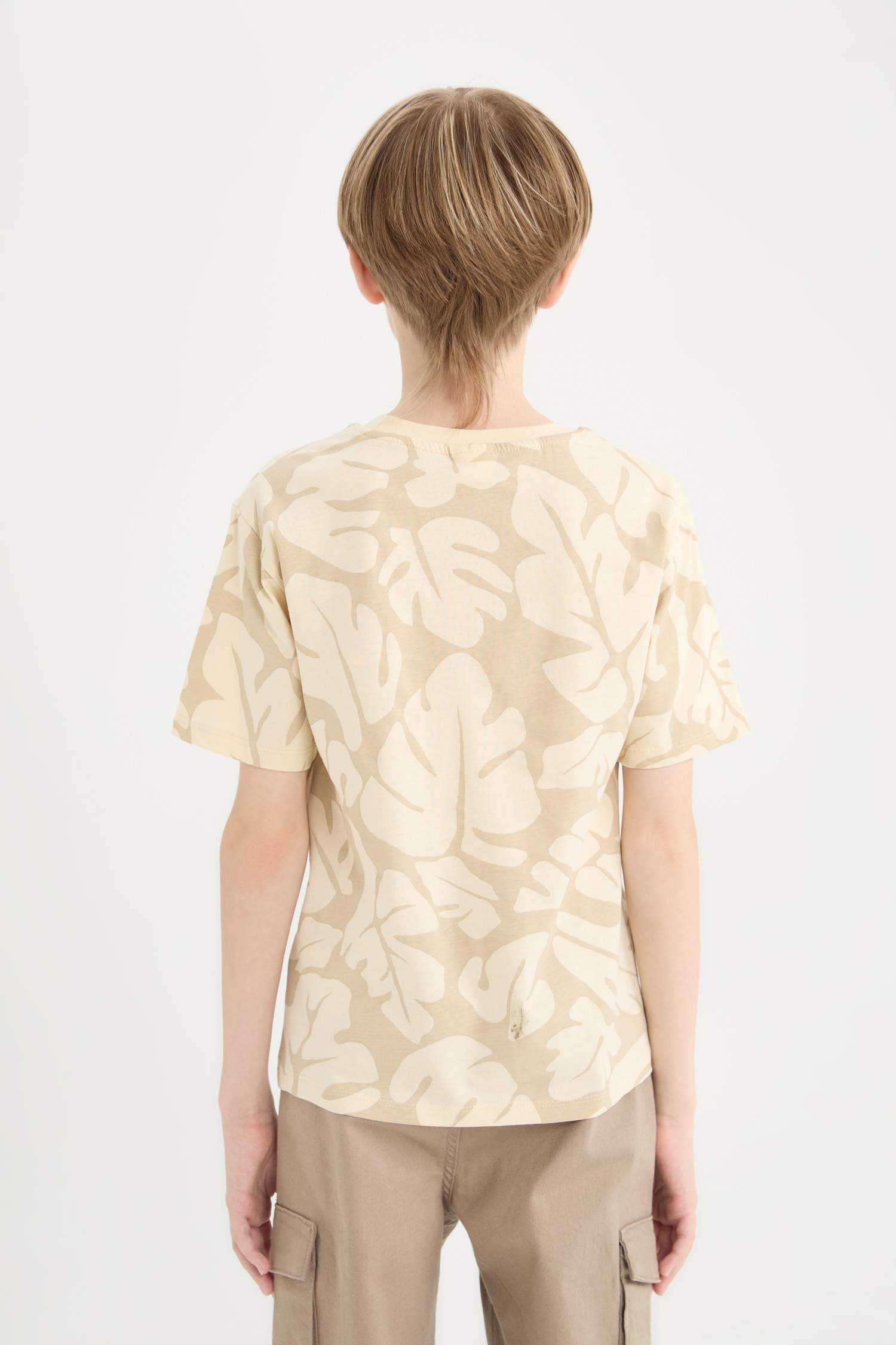 Ұлдарға дөңгелек жаға басып шығарылған қысқа жеңді Қысқа жеңді футболка