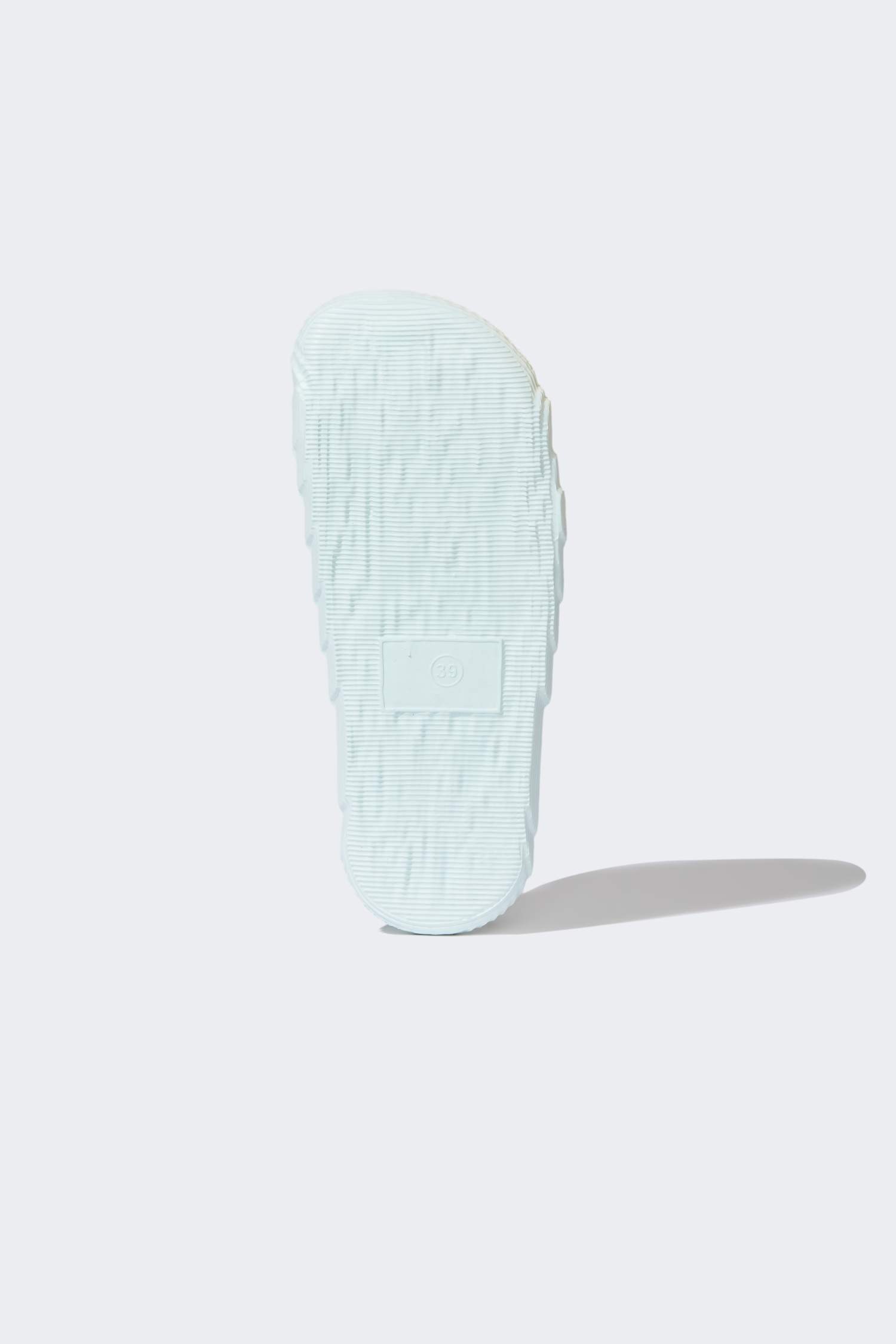 شبشب نسائي إيفا بكعب مسطح بشريط مزدوج