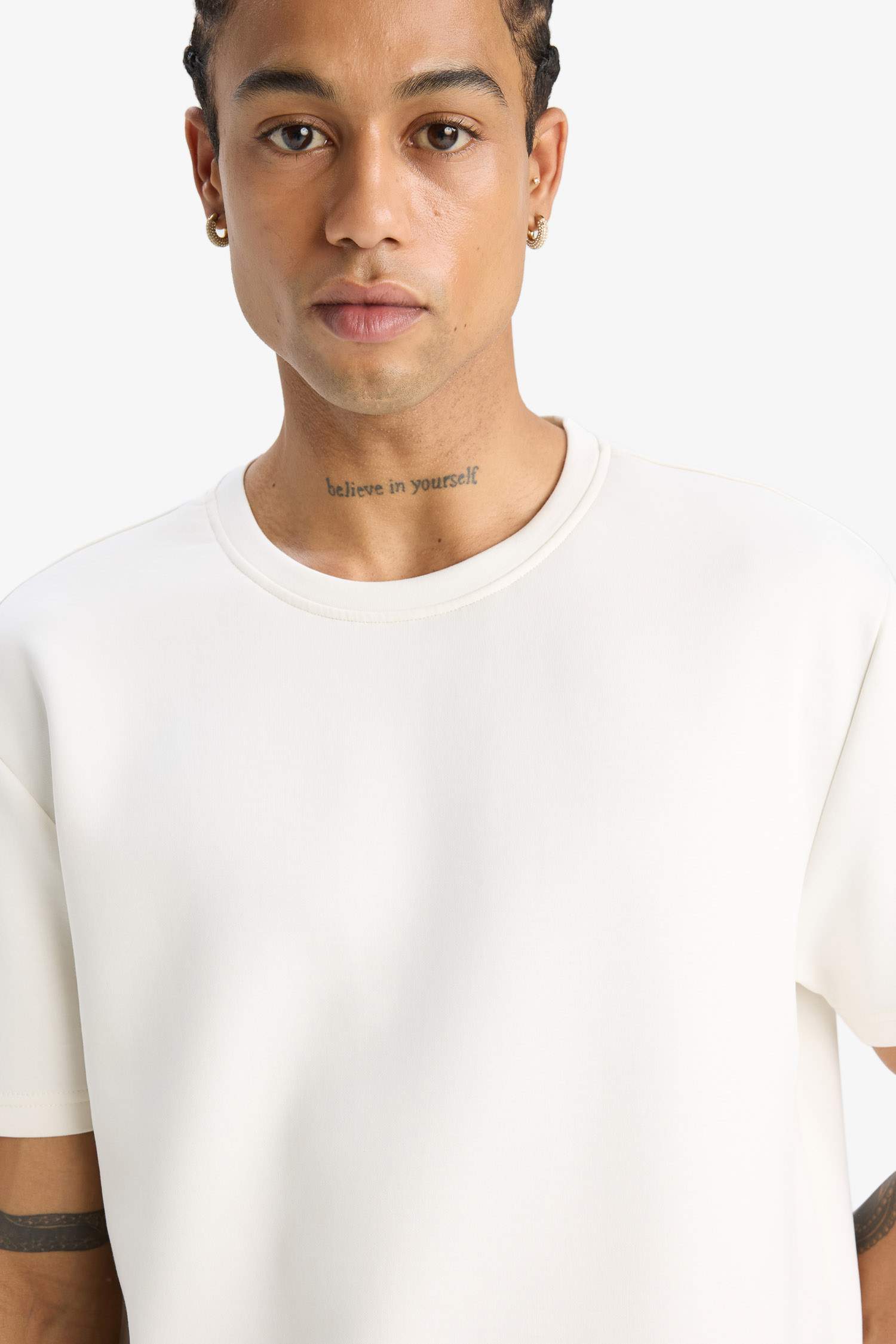 Standart Fit Modal Kumaş Bisiklet Yaka Baskılı Sporcu Kısa Kollu Tişört