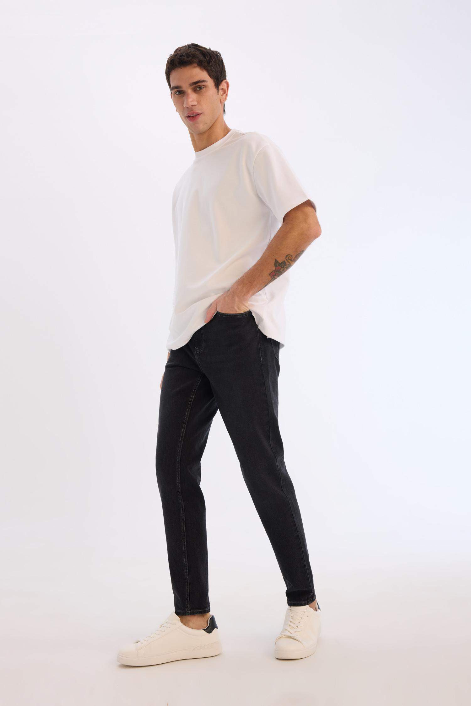 Slim Tapered Fit Normal Waist Tapered Leg Jeans