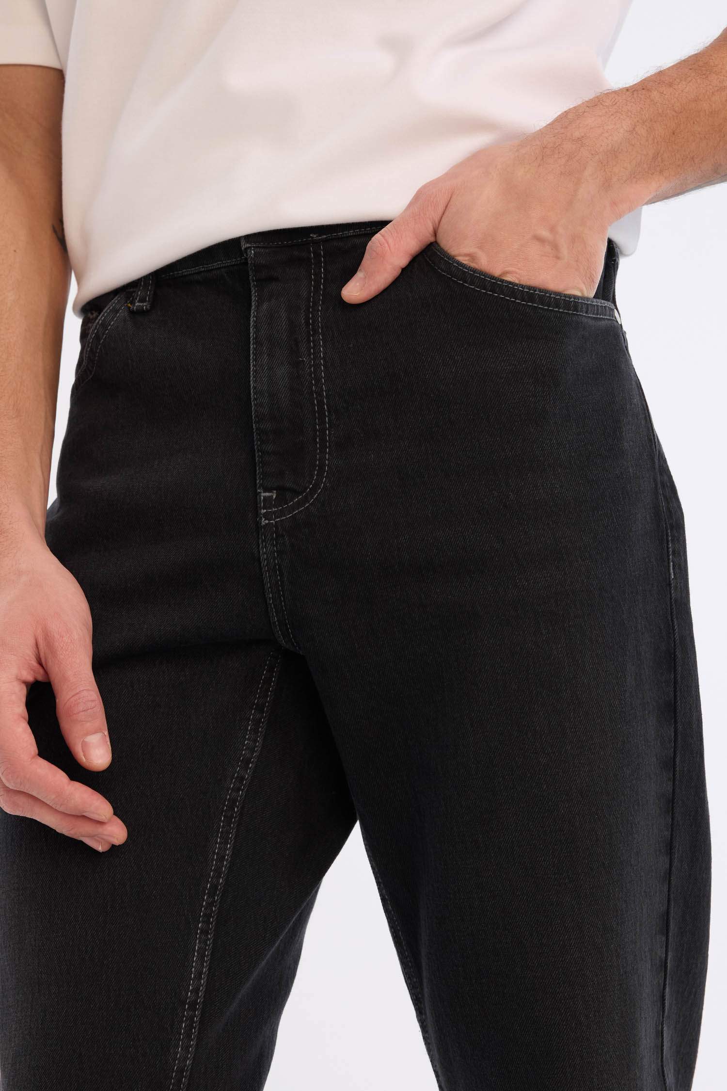 Slim Tapered Fit Normal Waist Tapered Leg Jeans