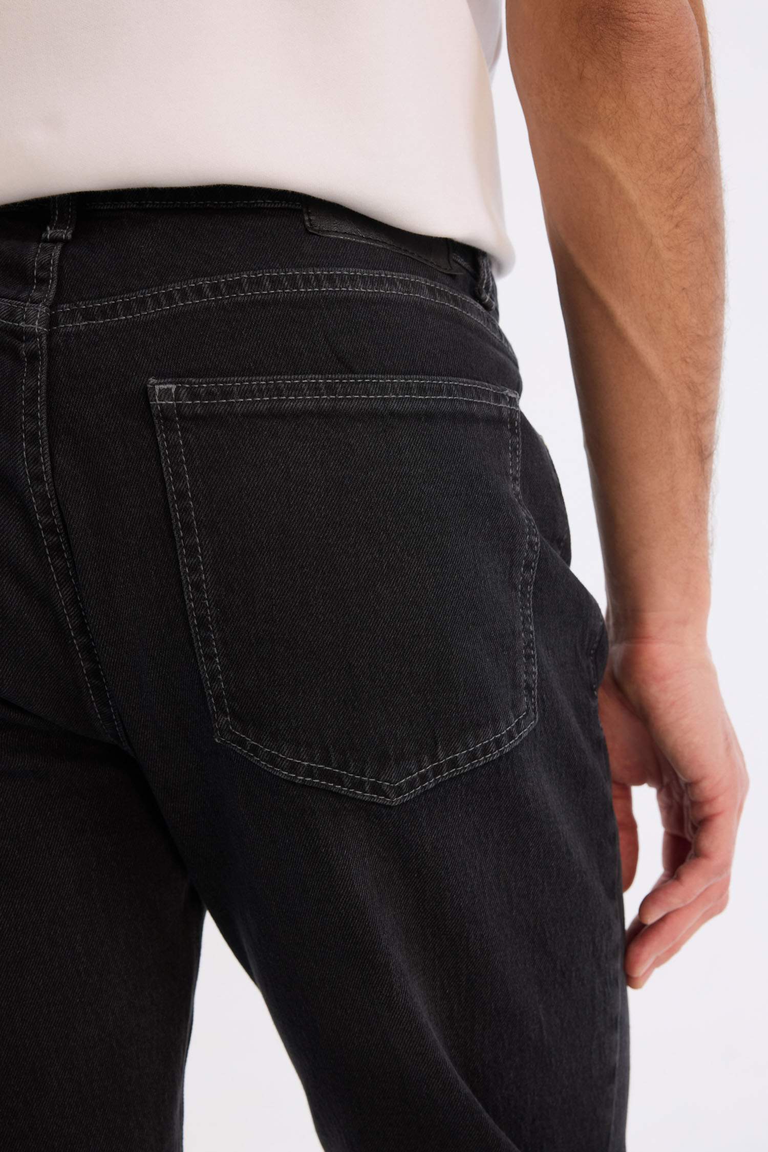 Slim Tapered Fit Normal Waist Tapered Leg Jeans