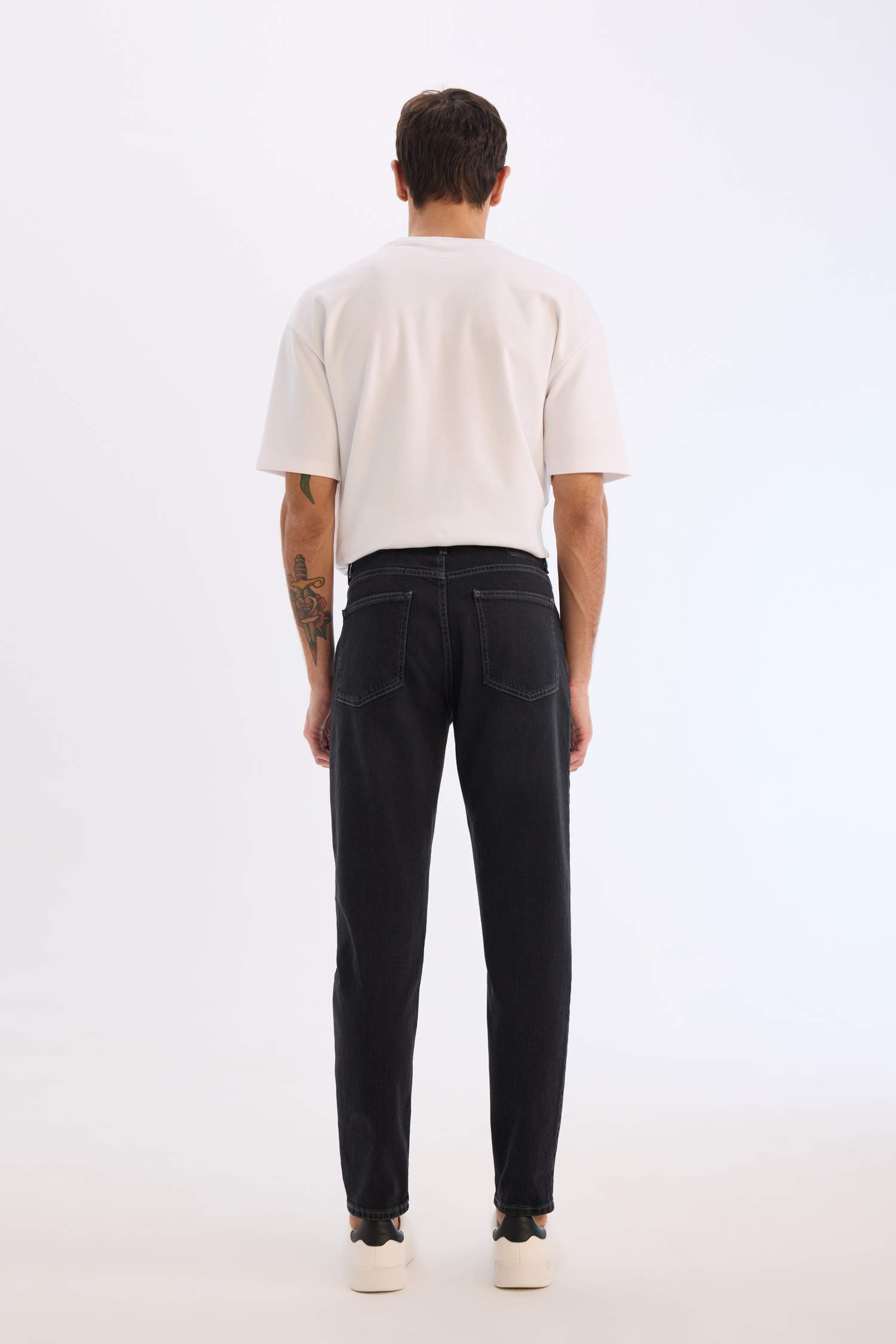 Slim Tapered Fit Normal Waist Tapered Leg Jeans