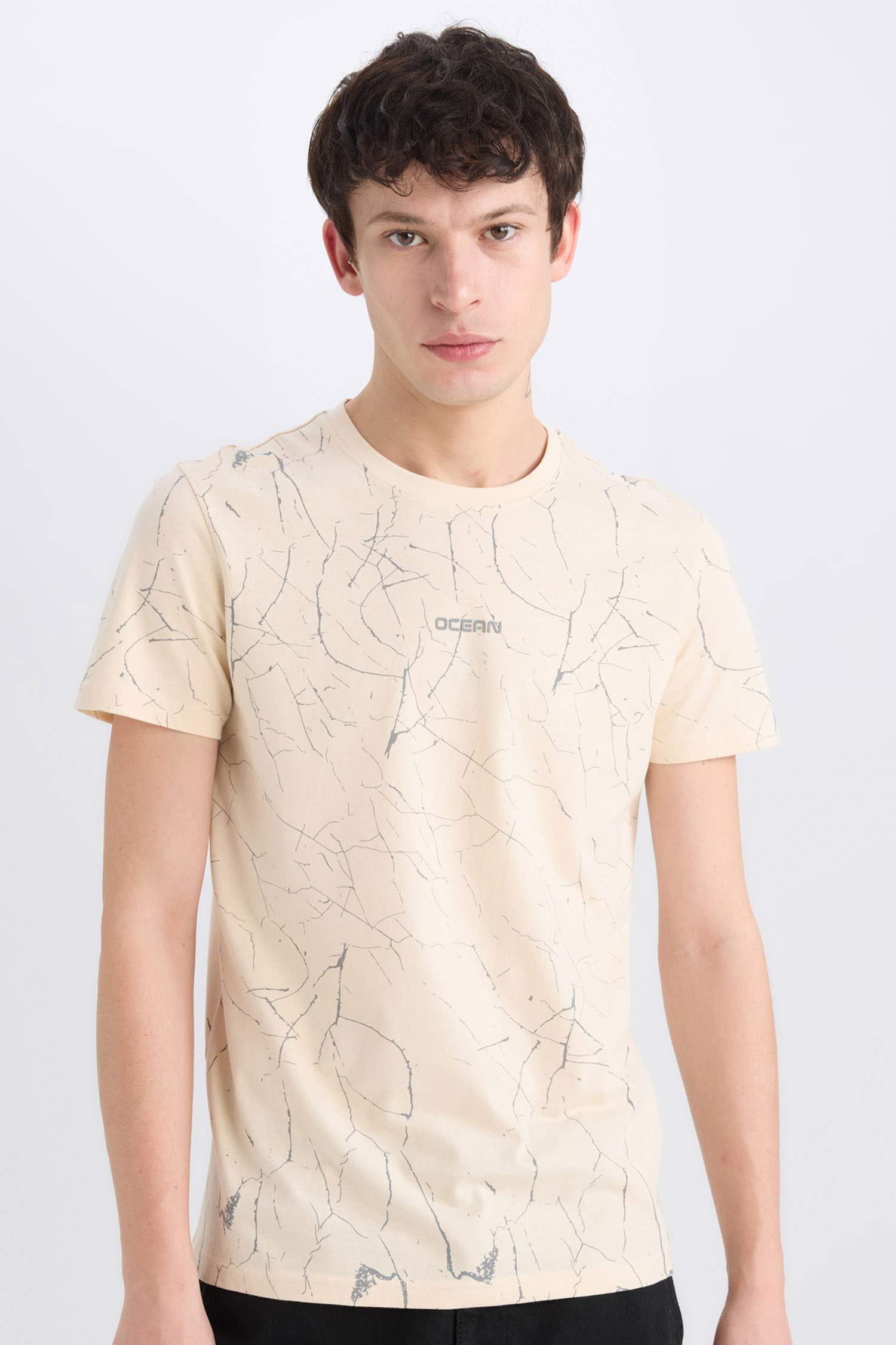 дөңгелек жаға тұтас басып шығарылған Қысқа жеңді футболка