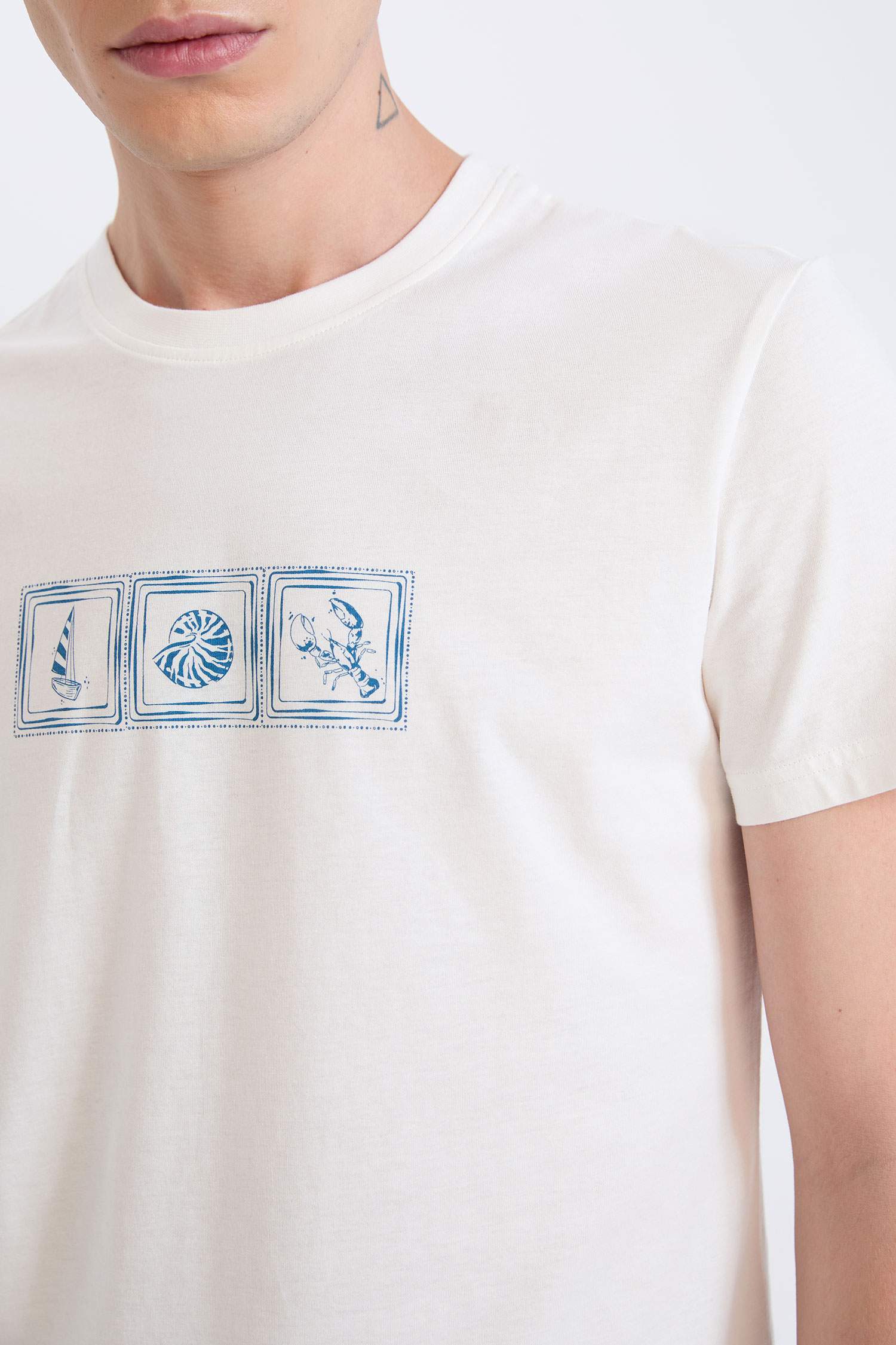 Slim Fit Crew Neck Printed Short Sleeve T-Shirt