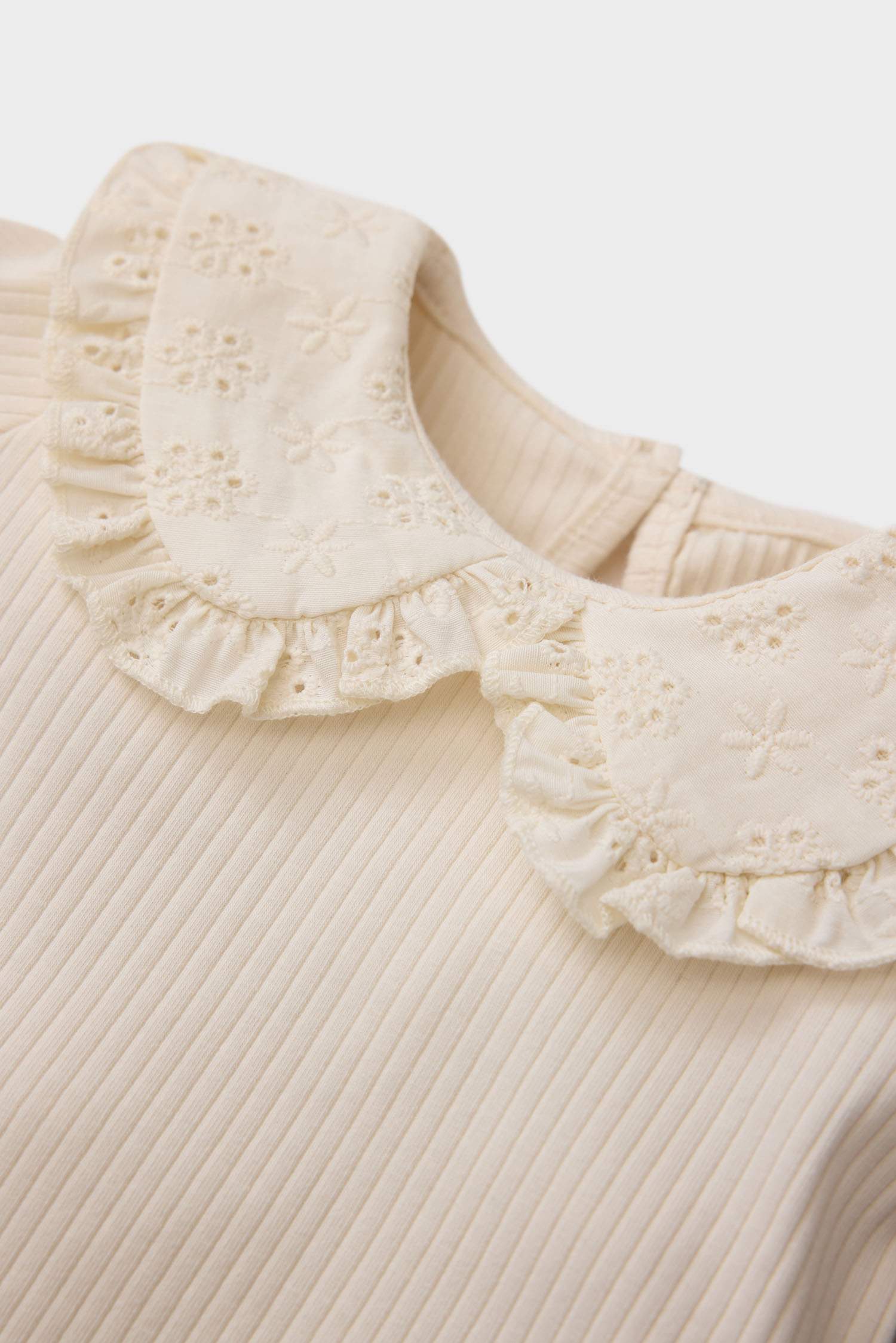 Kız Bebek 3'lü Takım Bebe Yaka Uzun Kollu Tişört Beli Lastikli Jean Şort Etek Külotlu Çorap