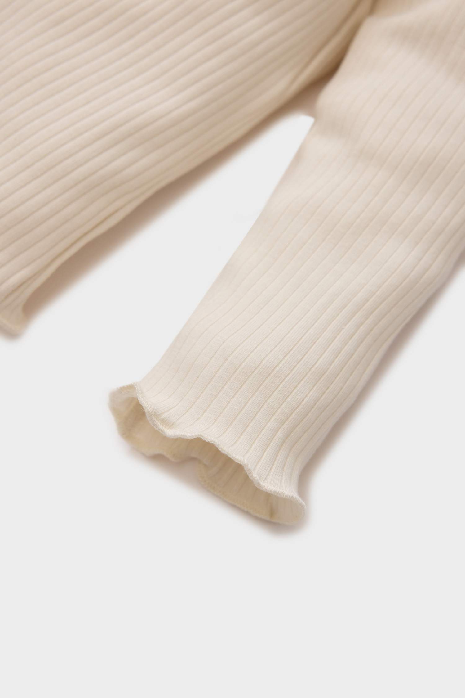 Kız Bebek 3'lü Takım Bebe Yaka Uzun Kollu Tişört Beli Lastikli Jean Şort Etek Külotlu Çorap