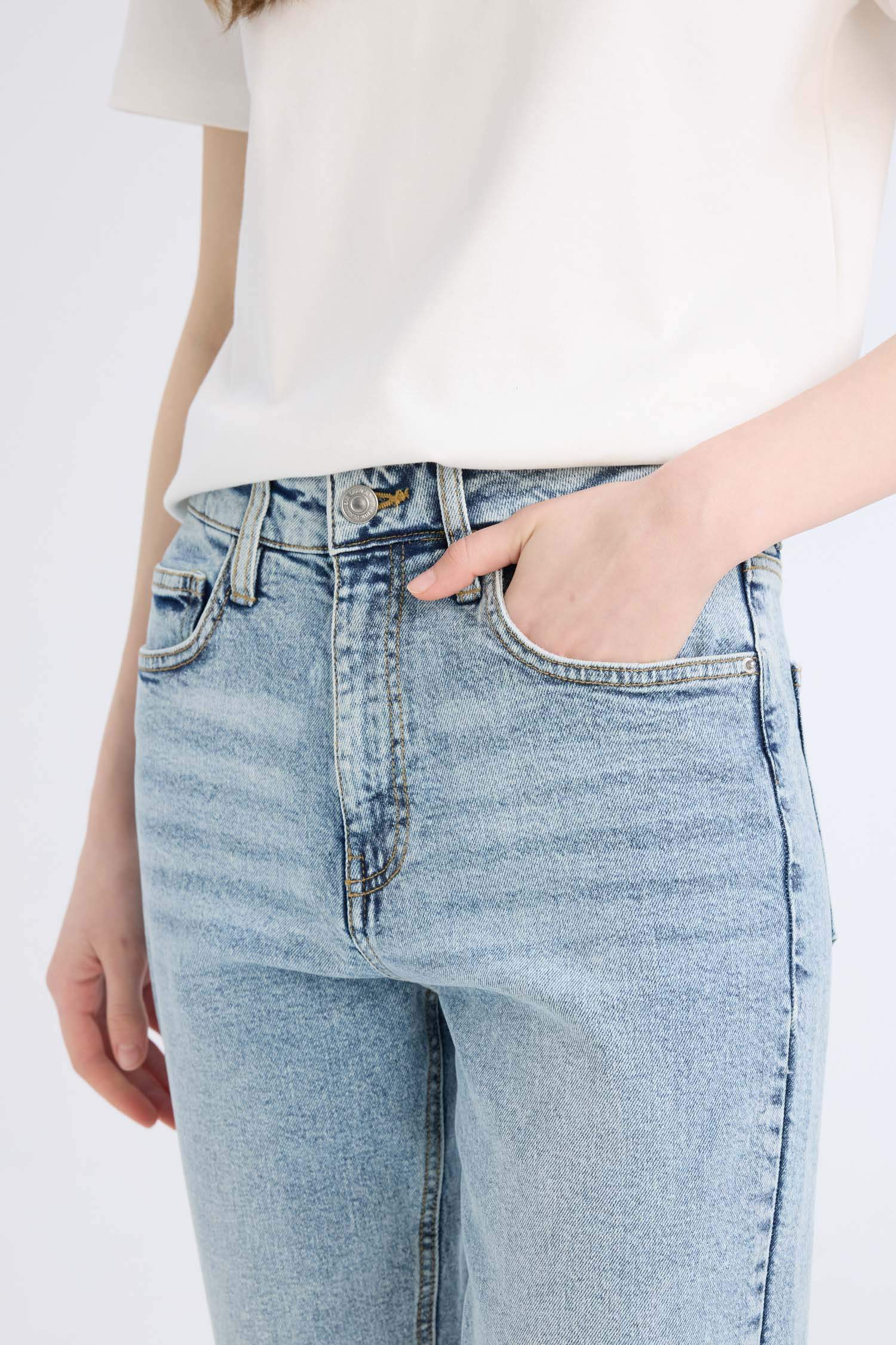 بنطلون جينز لينا كومفرت موم بخصر عالي