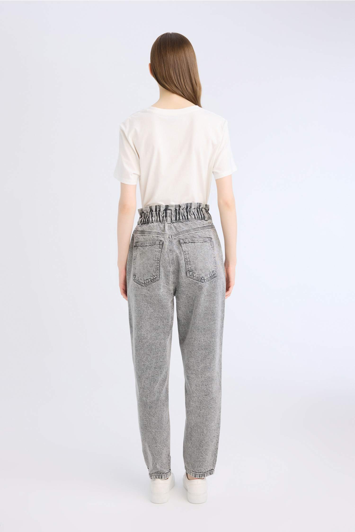 بنطلون جينز بيبرباج بخصر عالي وتأثير باهت