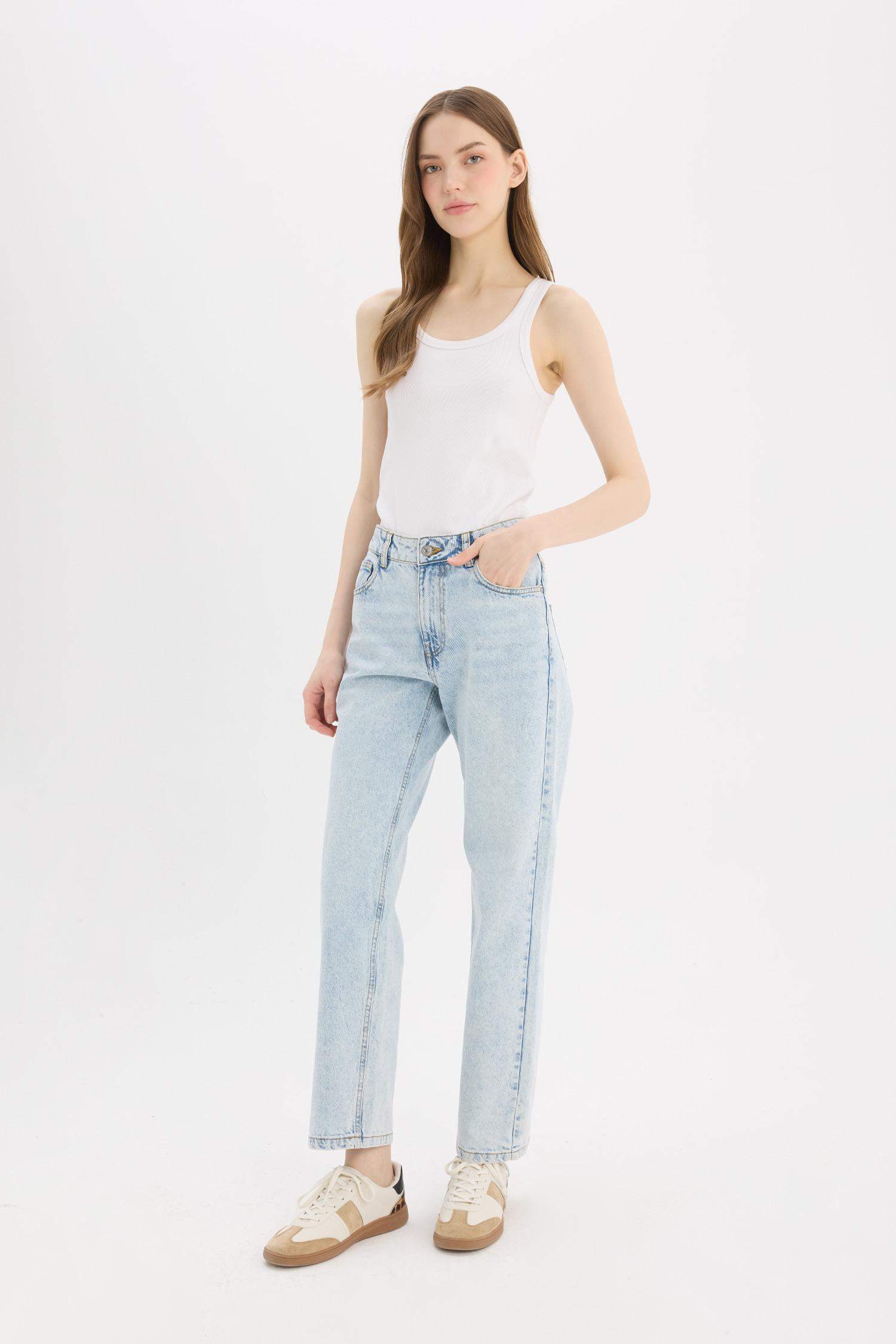 Straight Fit Normal Waist Ankle Length Jeans