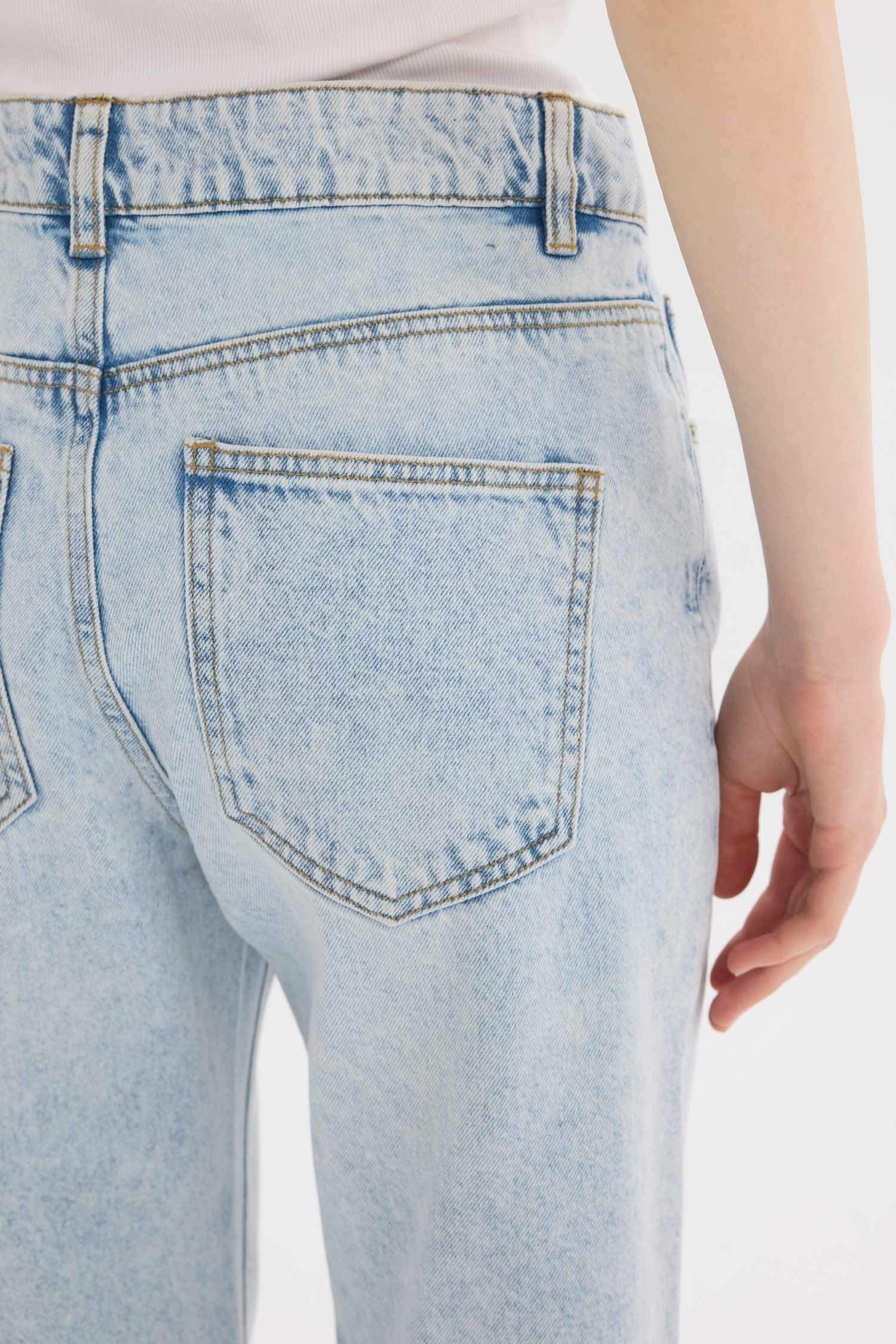 Straight Fit Normal Waist Ankle Length Jeans