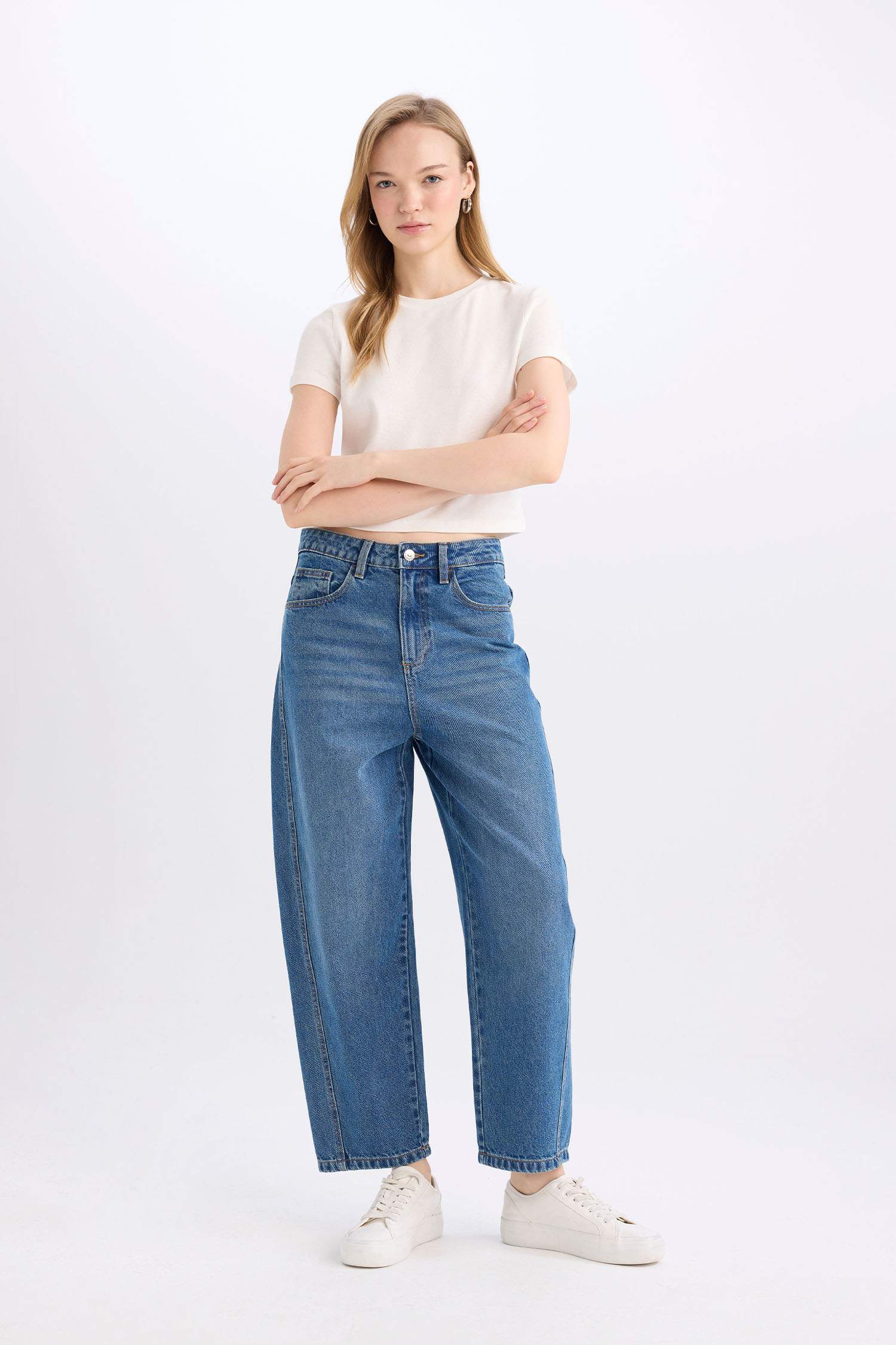 Брюки джинсы с завышенной талией и каррот-силуэтом, до щиколотки