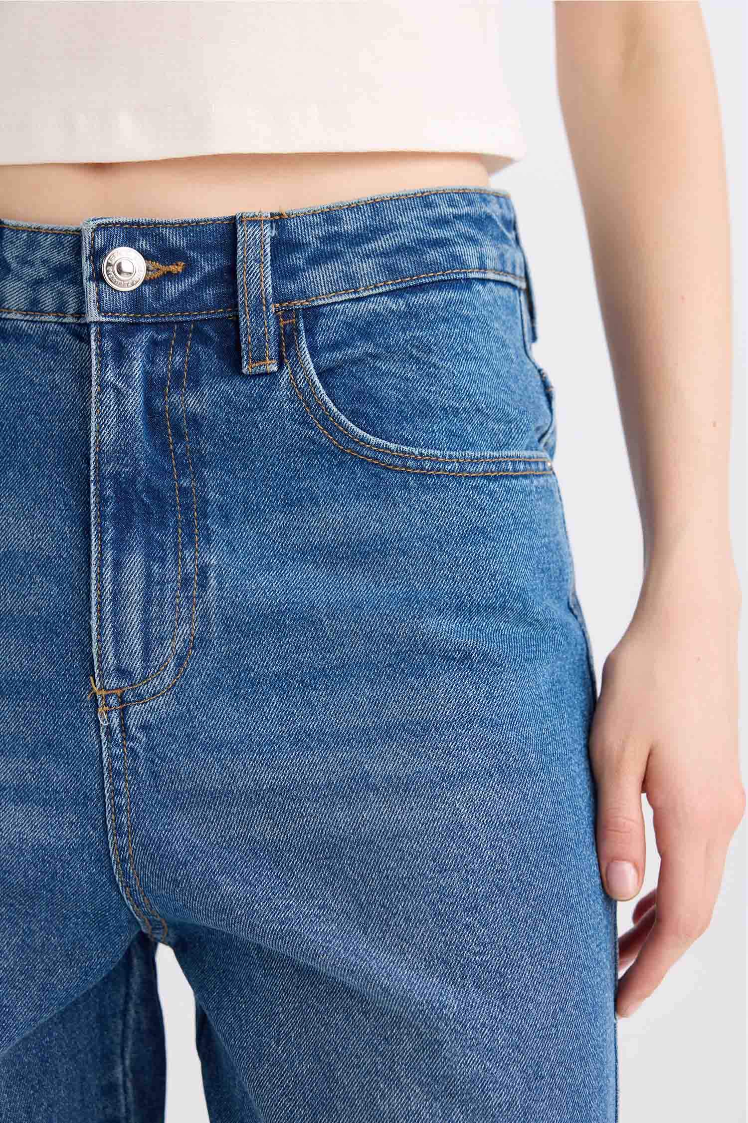 Брюки джинсы с завышенной талией и каррот-силуэтом, до щиколотки