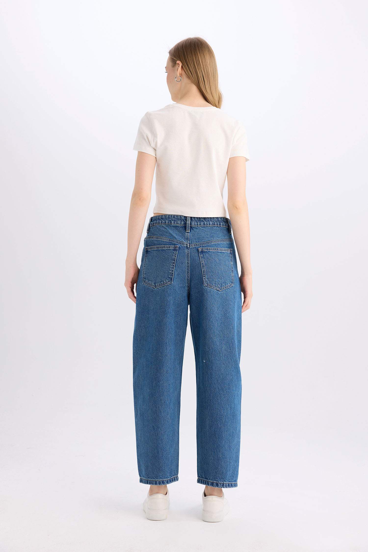 Брюки джинсы с завышенной талией и каррот-силуэтом, до щиколотки