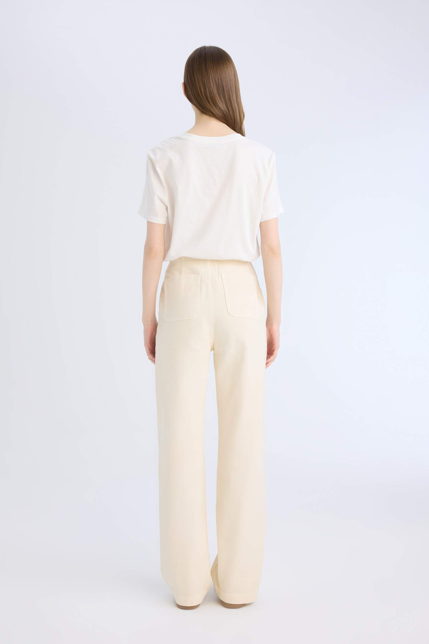 Джинсы в стиле 90-х с высокой талией