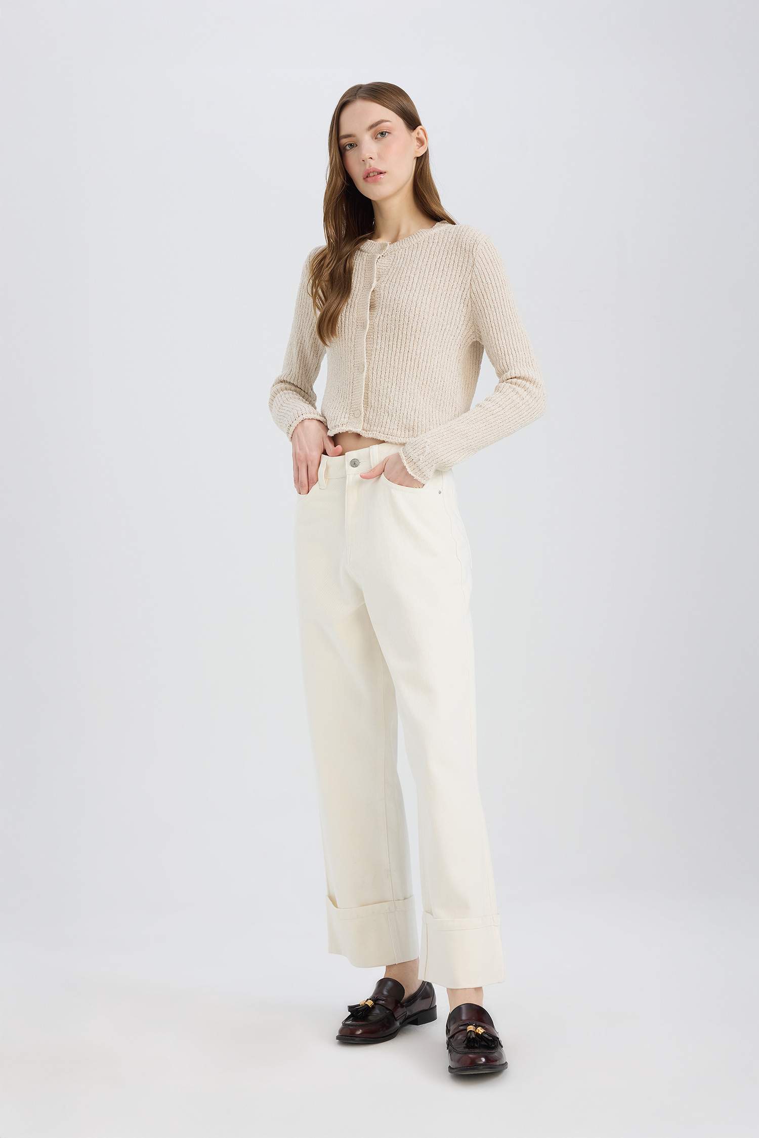 Джинсы удлиненные с высокой посадкой и отворотами