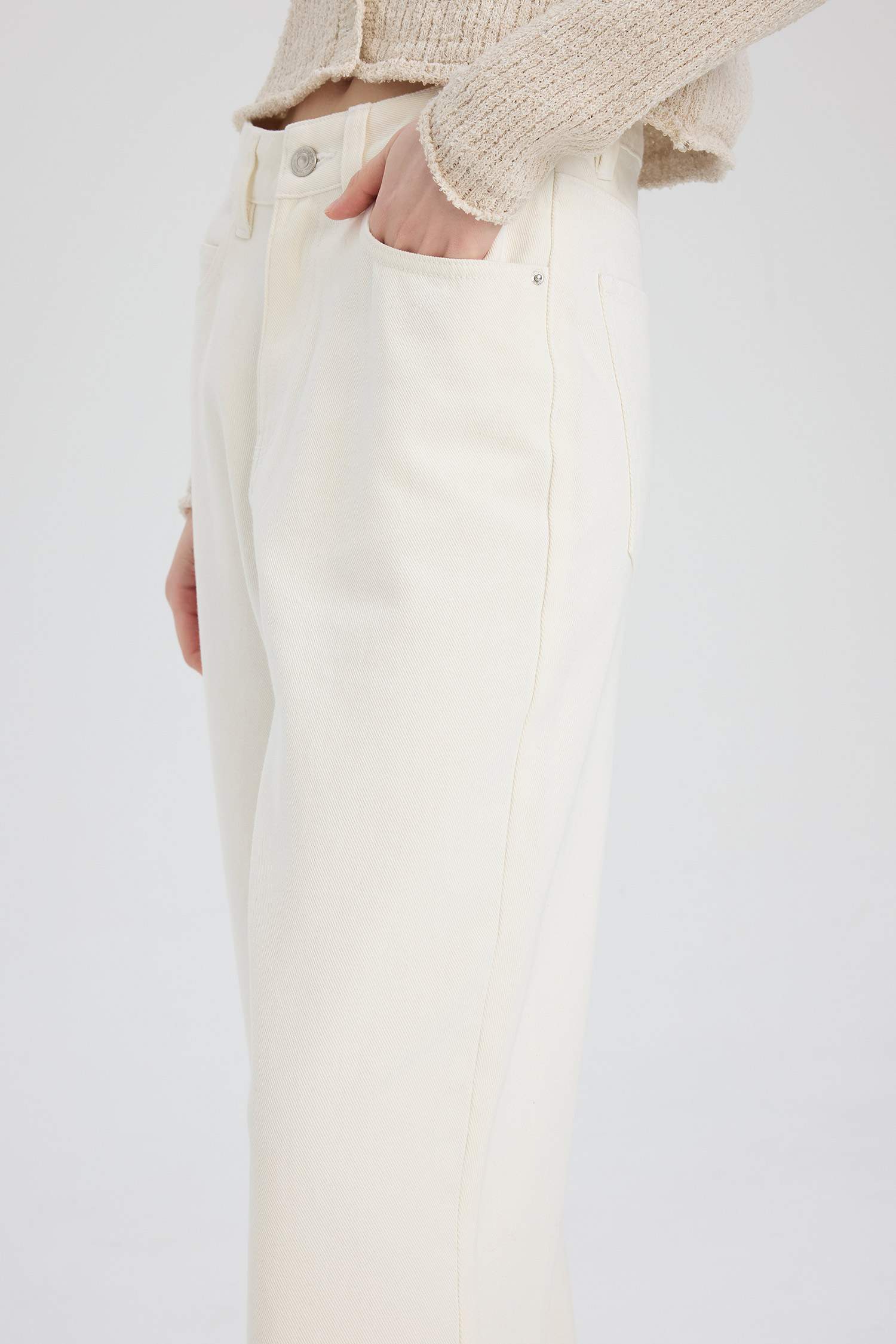 Джинсы удлиненные с высокой посадкой и отворотами