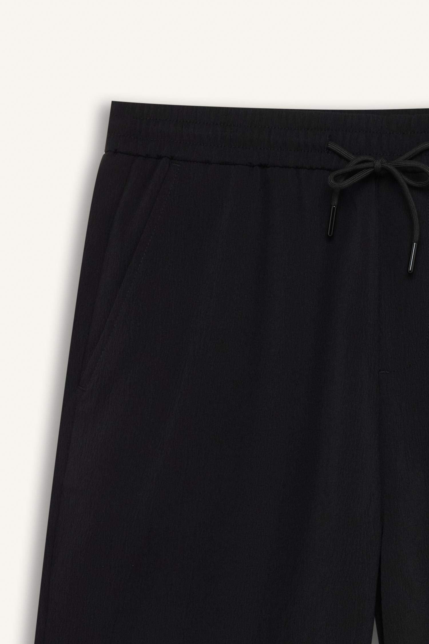 Short Bermuda en tissu texturé à coupe régulière