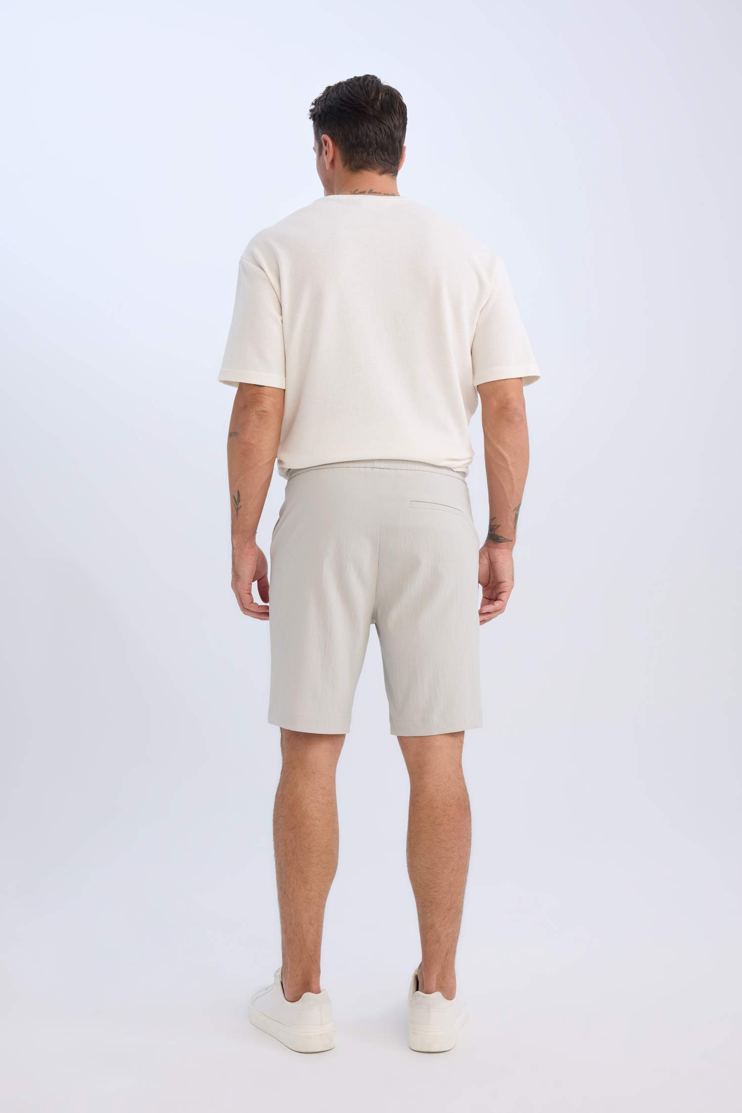 Regular Fit Beli Bağcıklı Dokulu Bermuda Şort