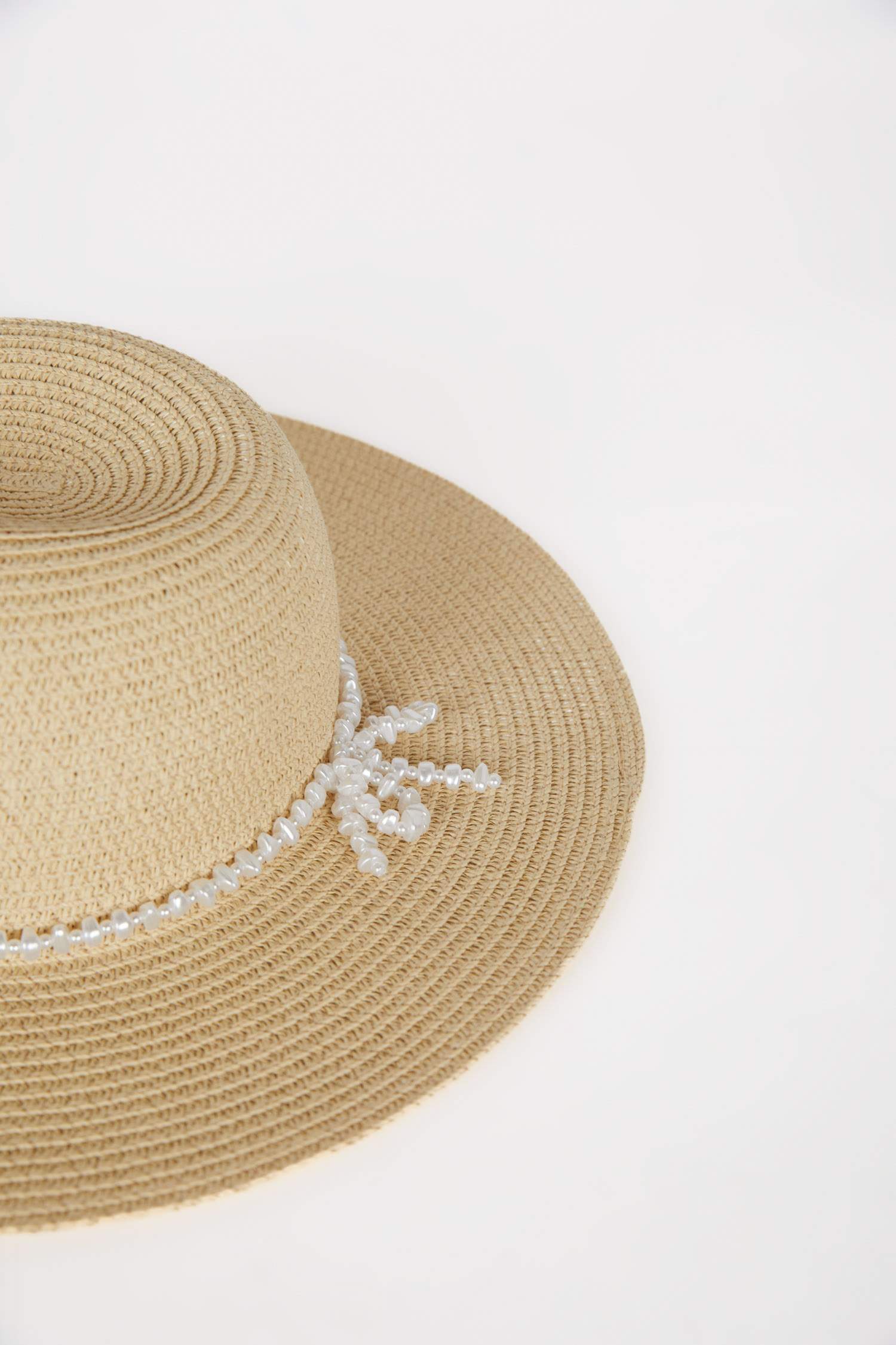 Соломенная шляпа для женщин