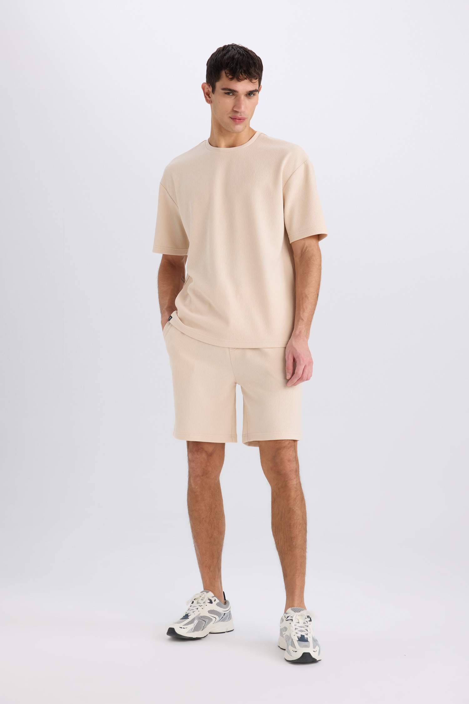 Short droit à coupe régulière