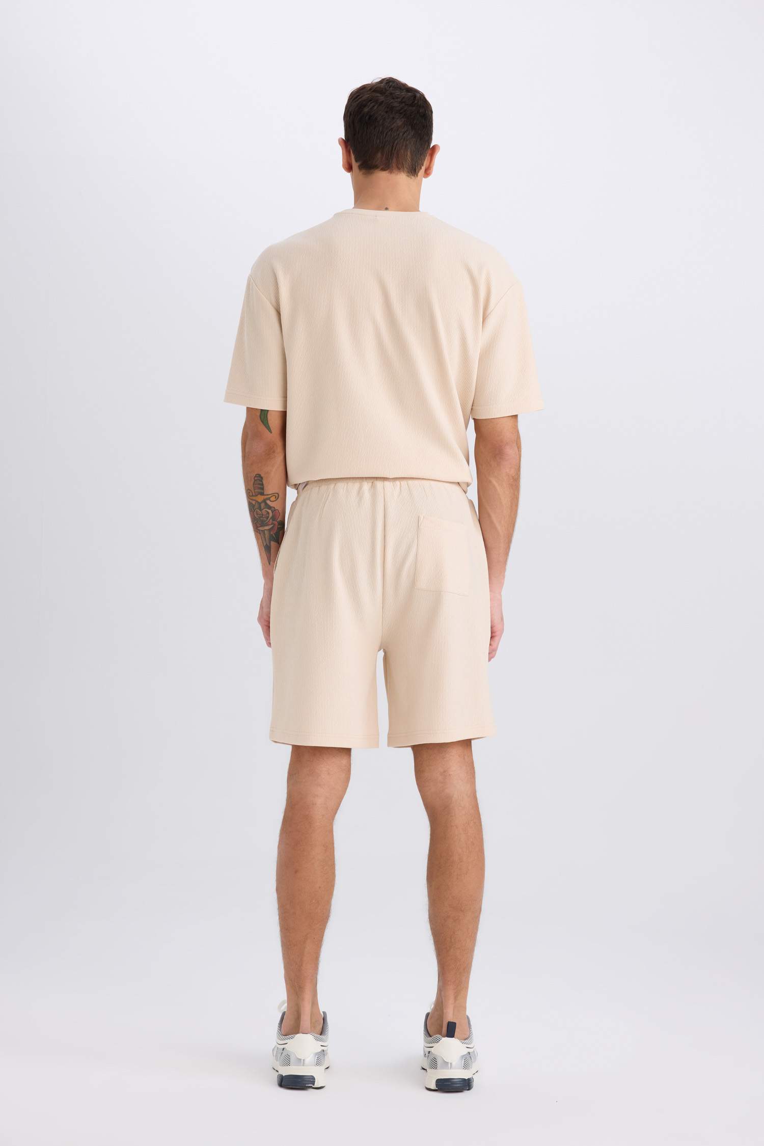 Short droit à coupe régulière