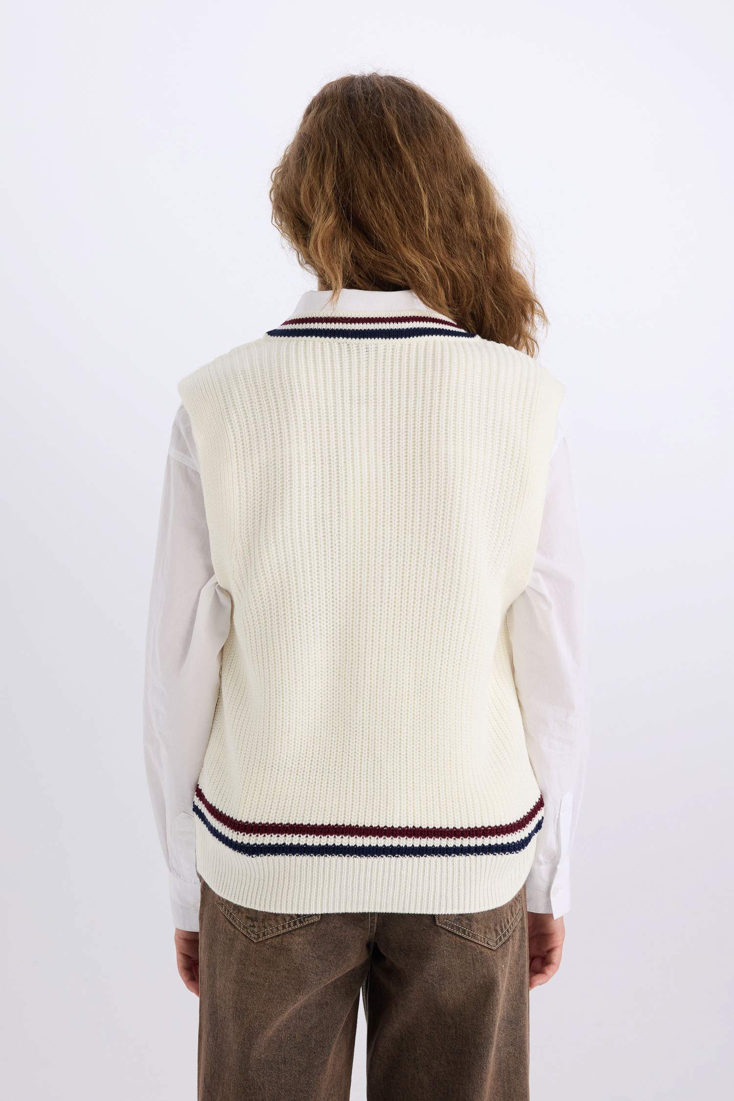 Regular Fit V Yaka Saç Örgü Desenli Triko Süveter