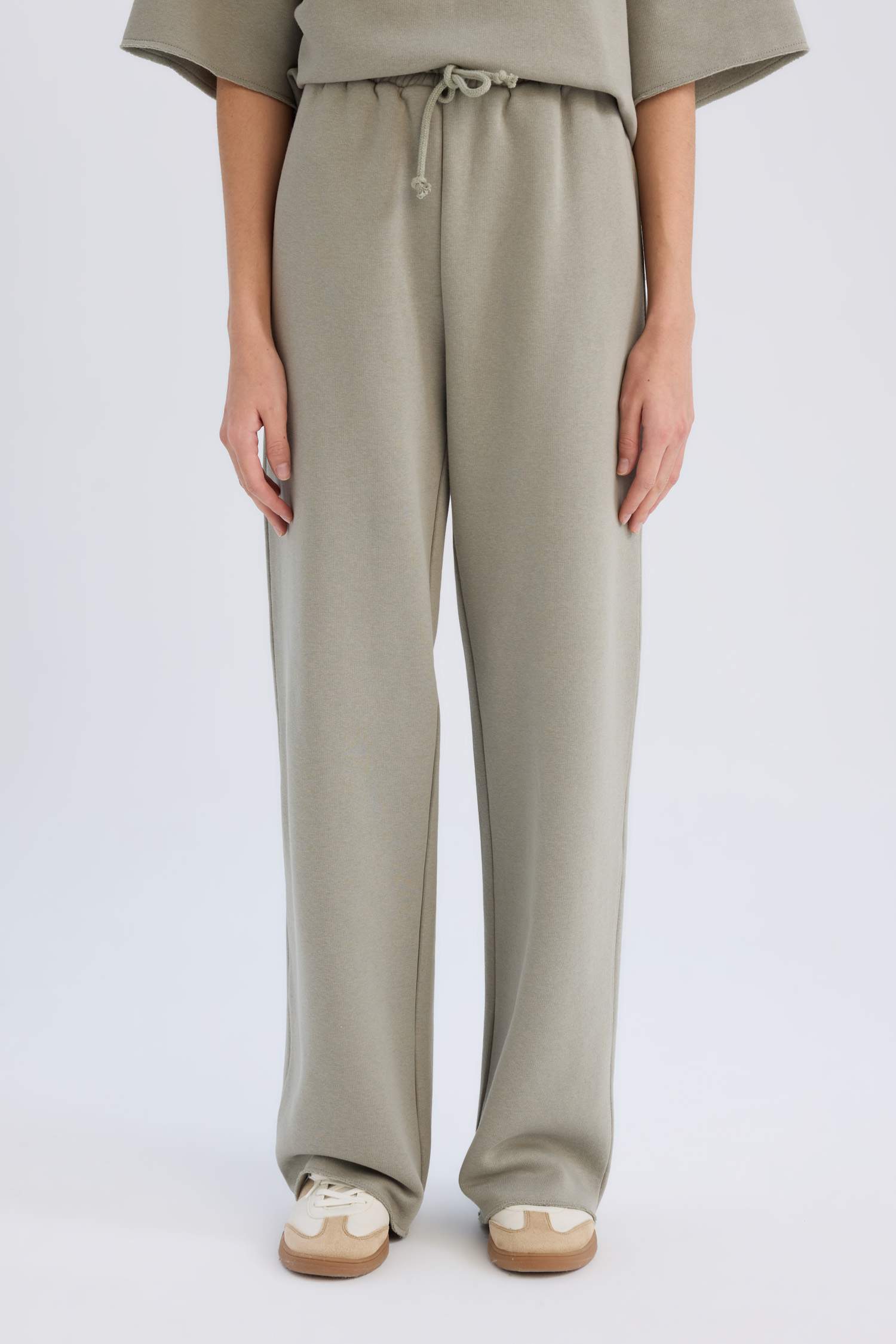 بنطلون برجل واسع وايد ليج