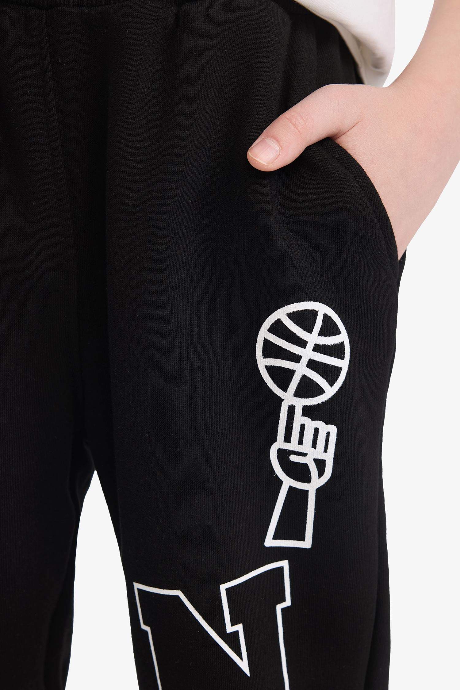 Boy NBA Wordmark Elastic Waist Sweatpants