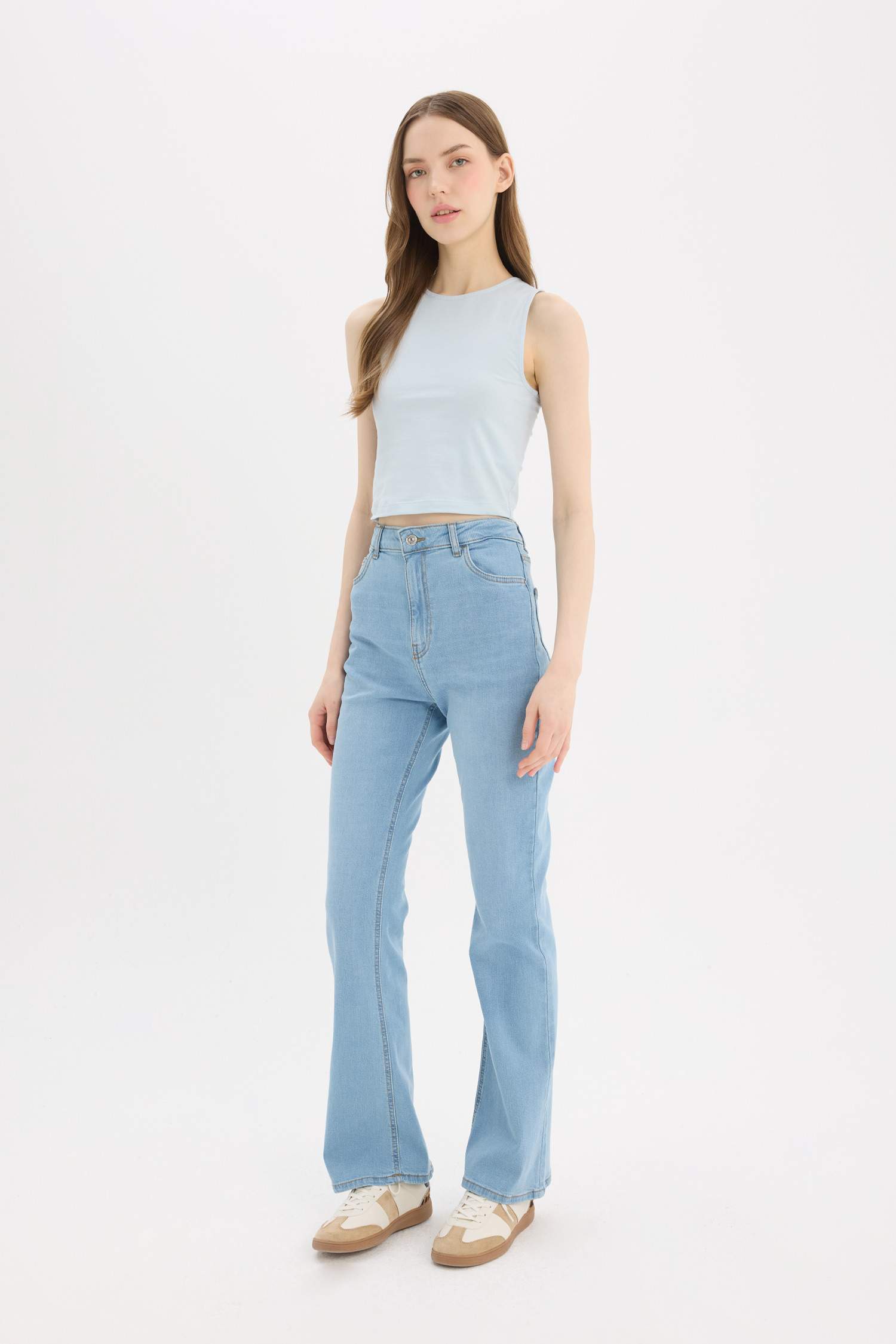 Майка с горловиной-халтер