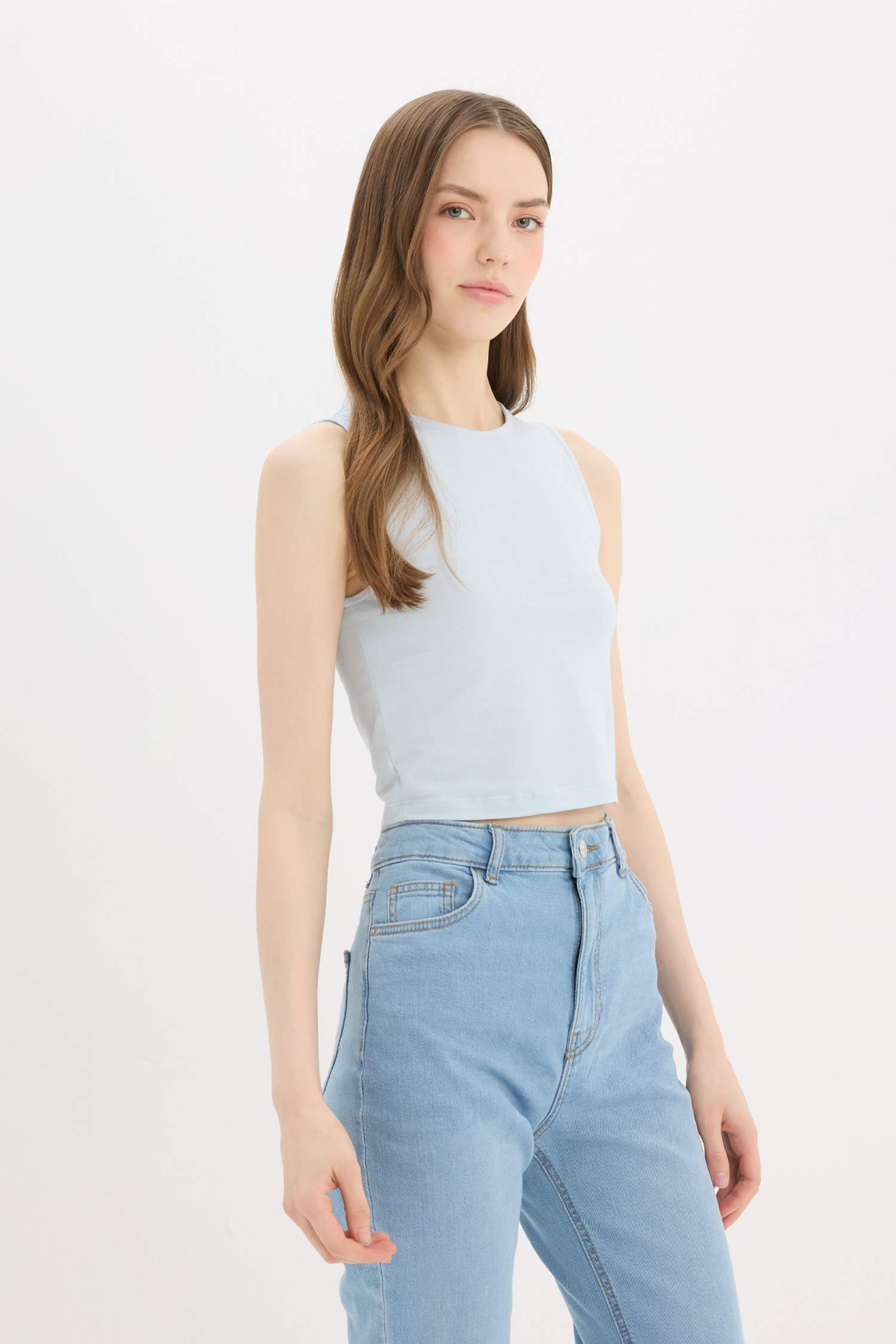 Майка с горловиной-халтер